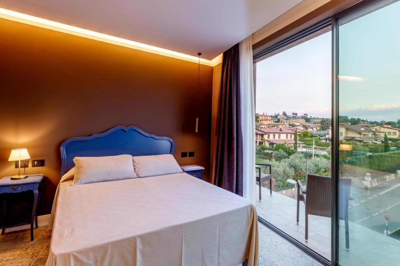 Junior Suite met Terras en Uitzicht op Meer