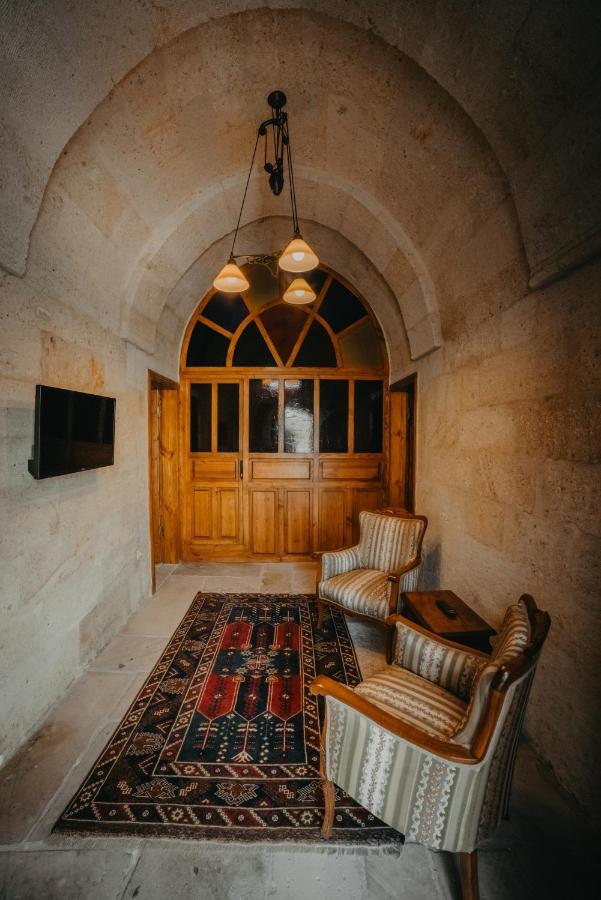 Deluxe Cave Room