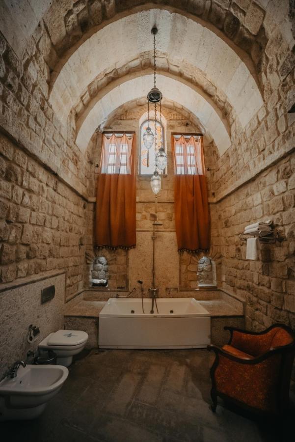 Deluxe Cave Room