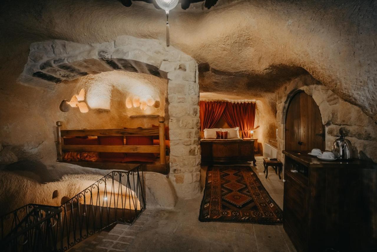 Deluxe Cave Room