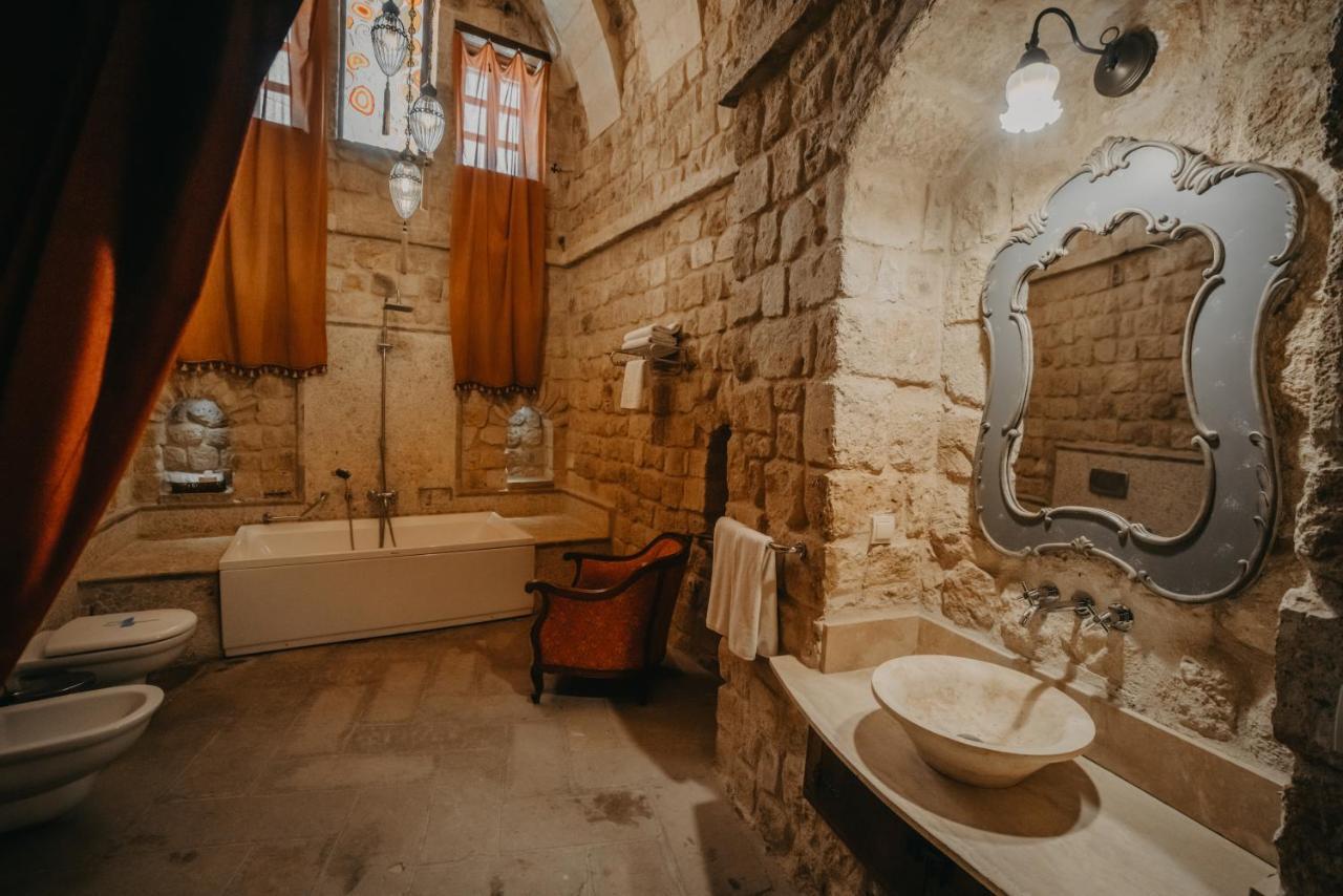 Deluxe Cave Room