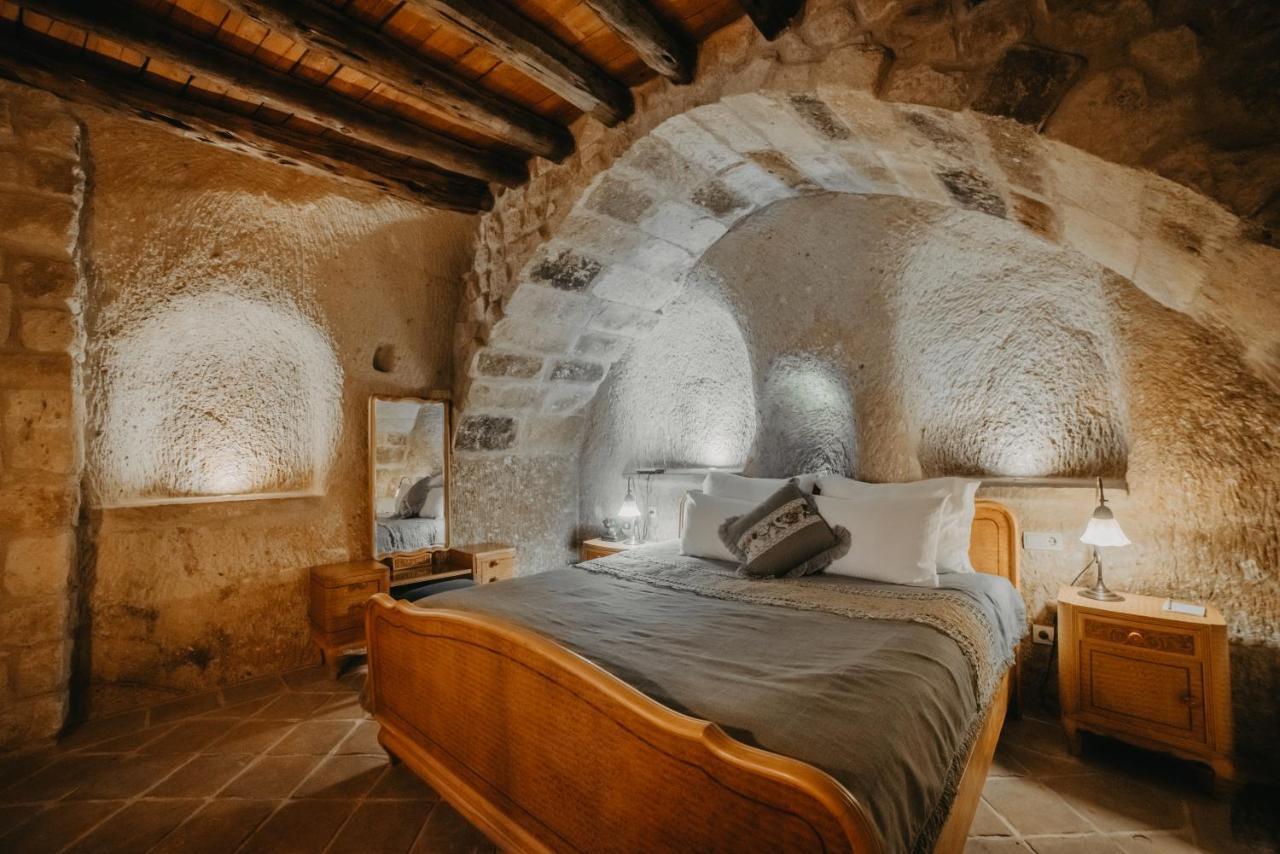 King Cave Suite