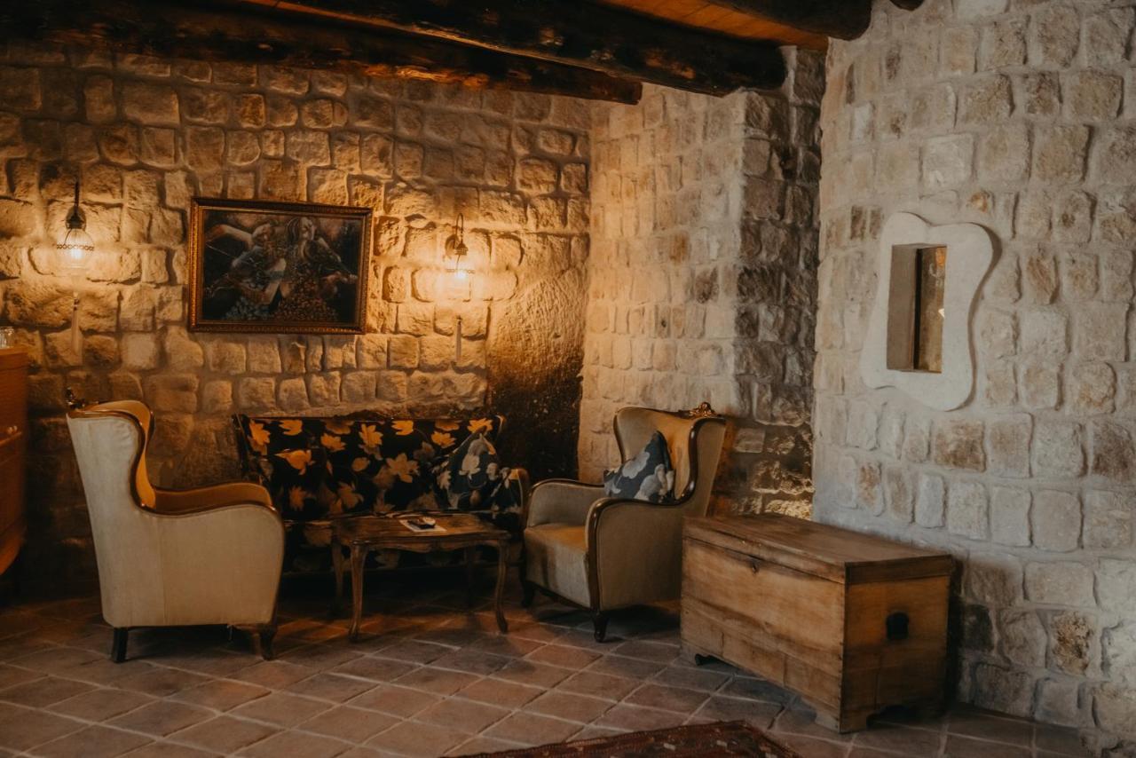 King Cave Suite