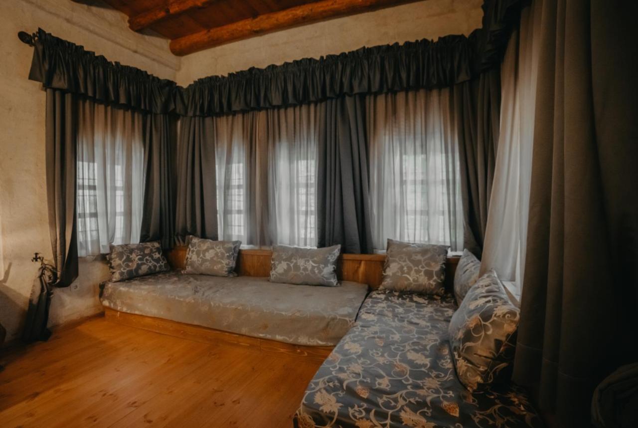 Deluxe Cave Room