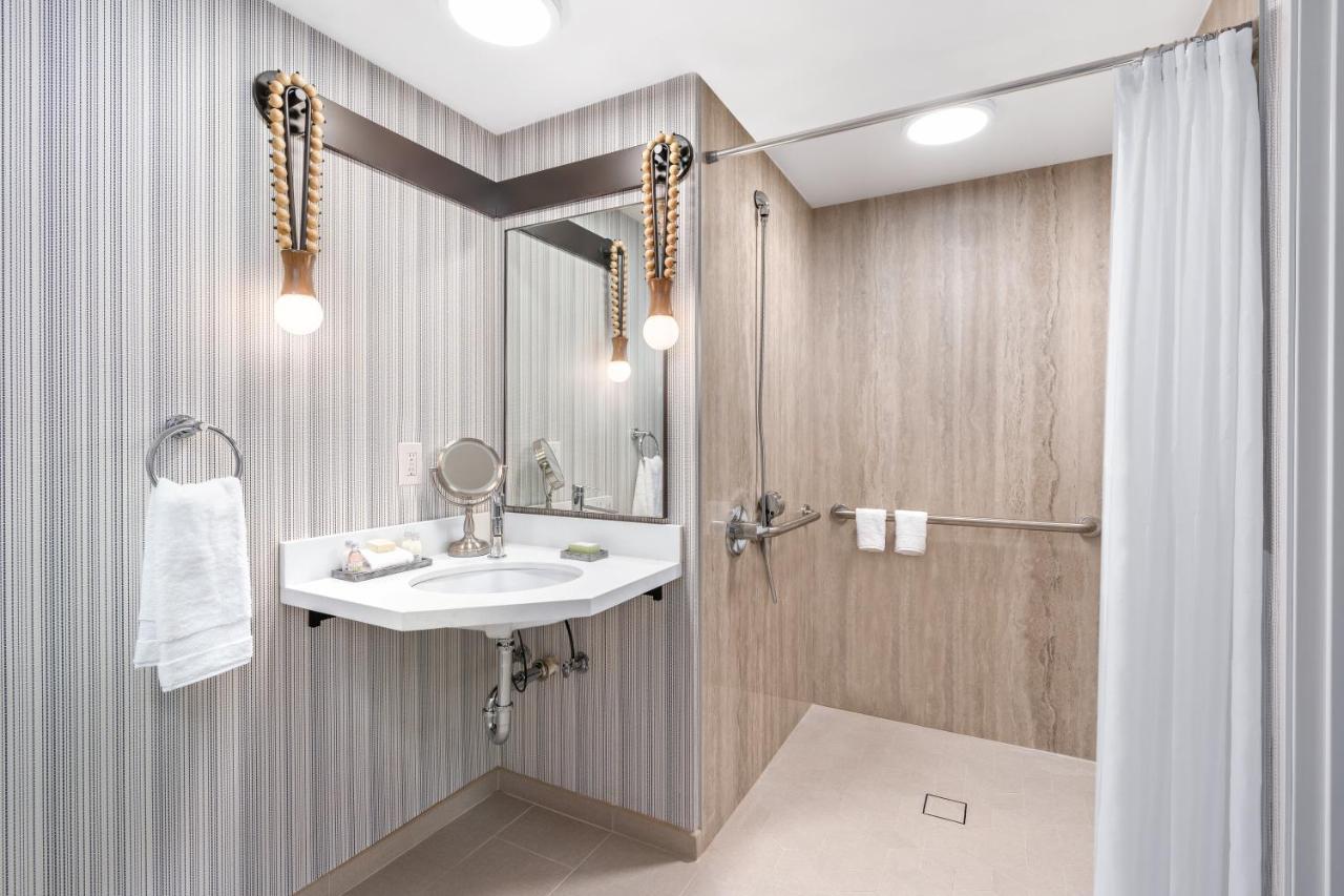 King Room Roll Shower Disability Access