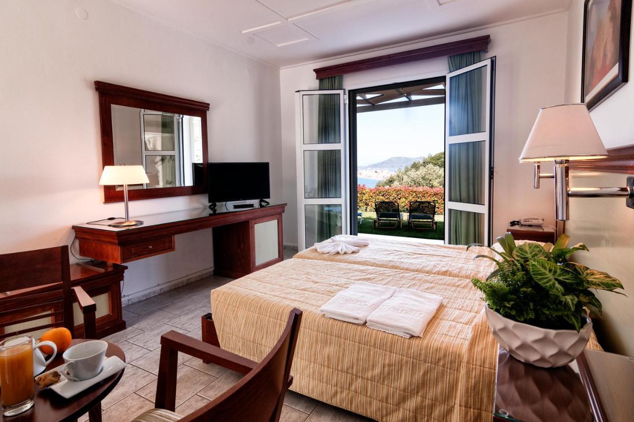 Dreibettzimmer mit Meerblick
