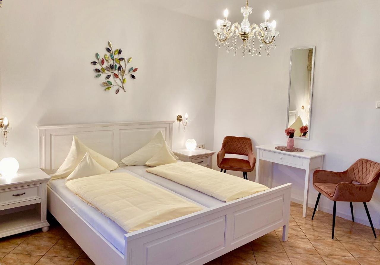 Large Double Room Lake View
