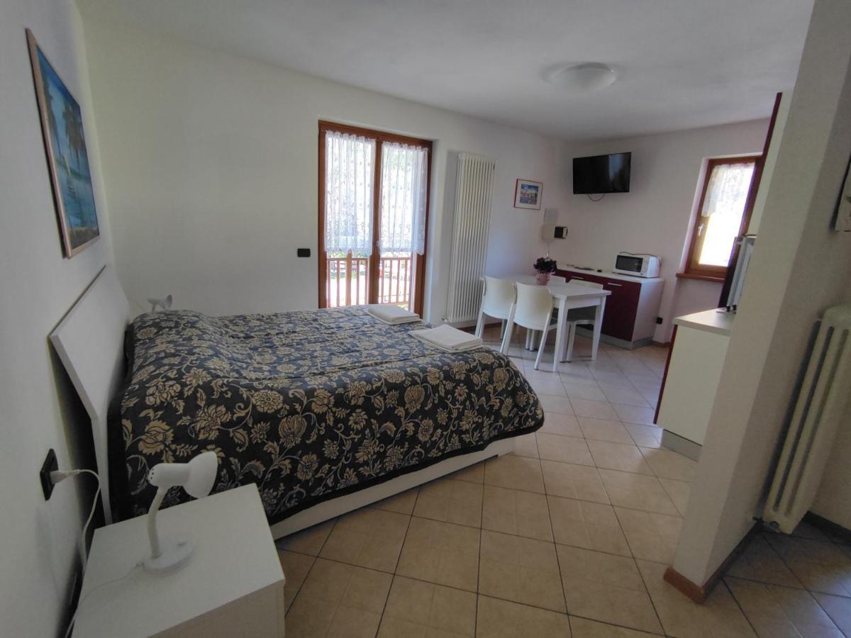 Studio,1079147839:JPEG