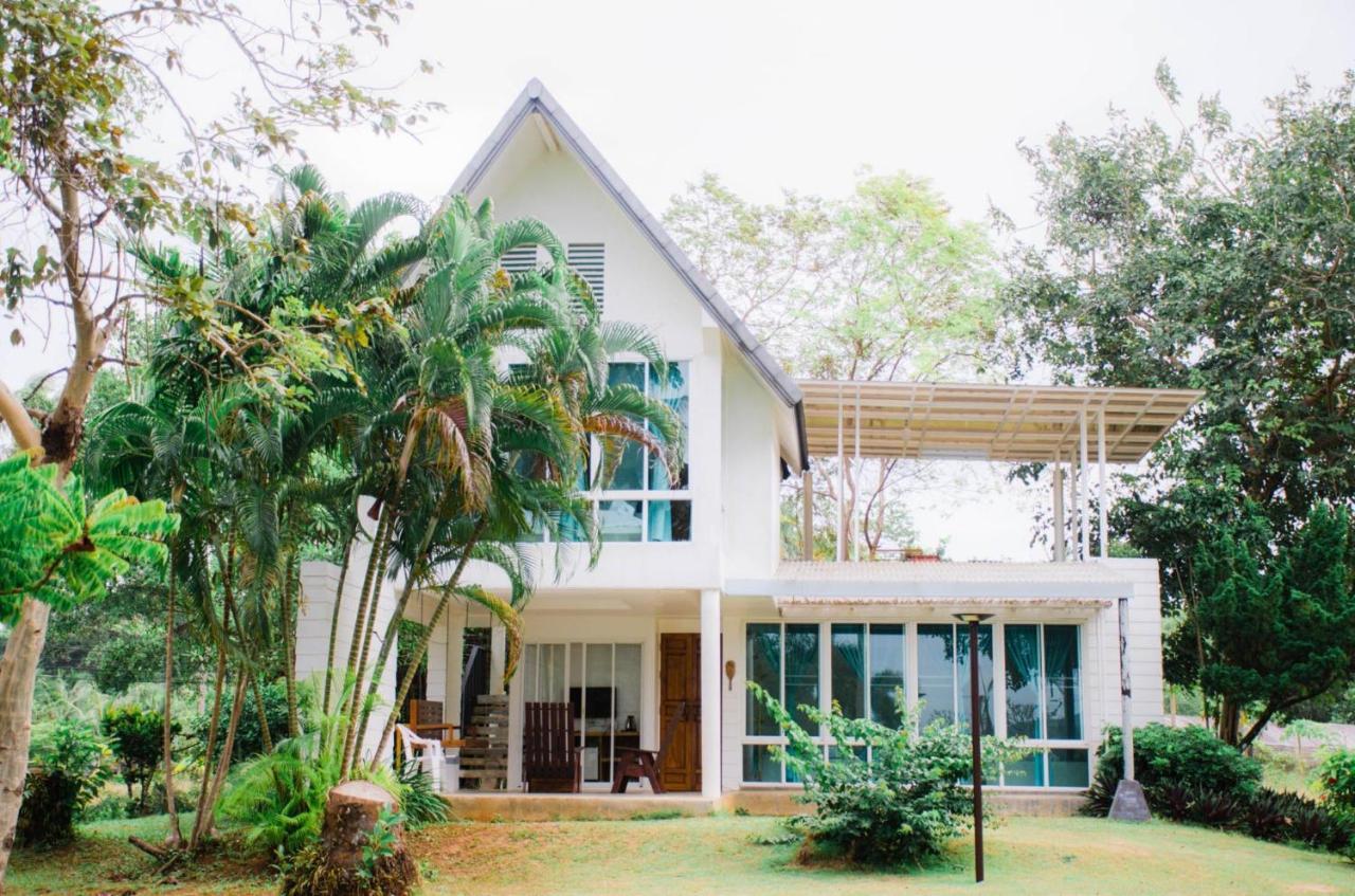 Deluxe Family Bungalow Beach Front,1589302431:JPEG