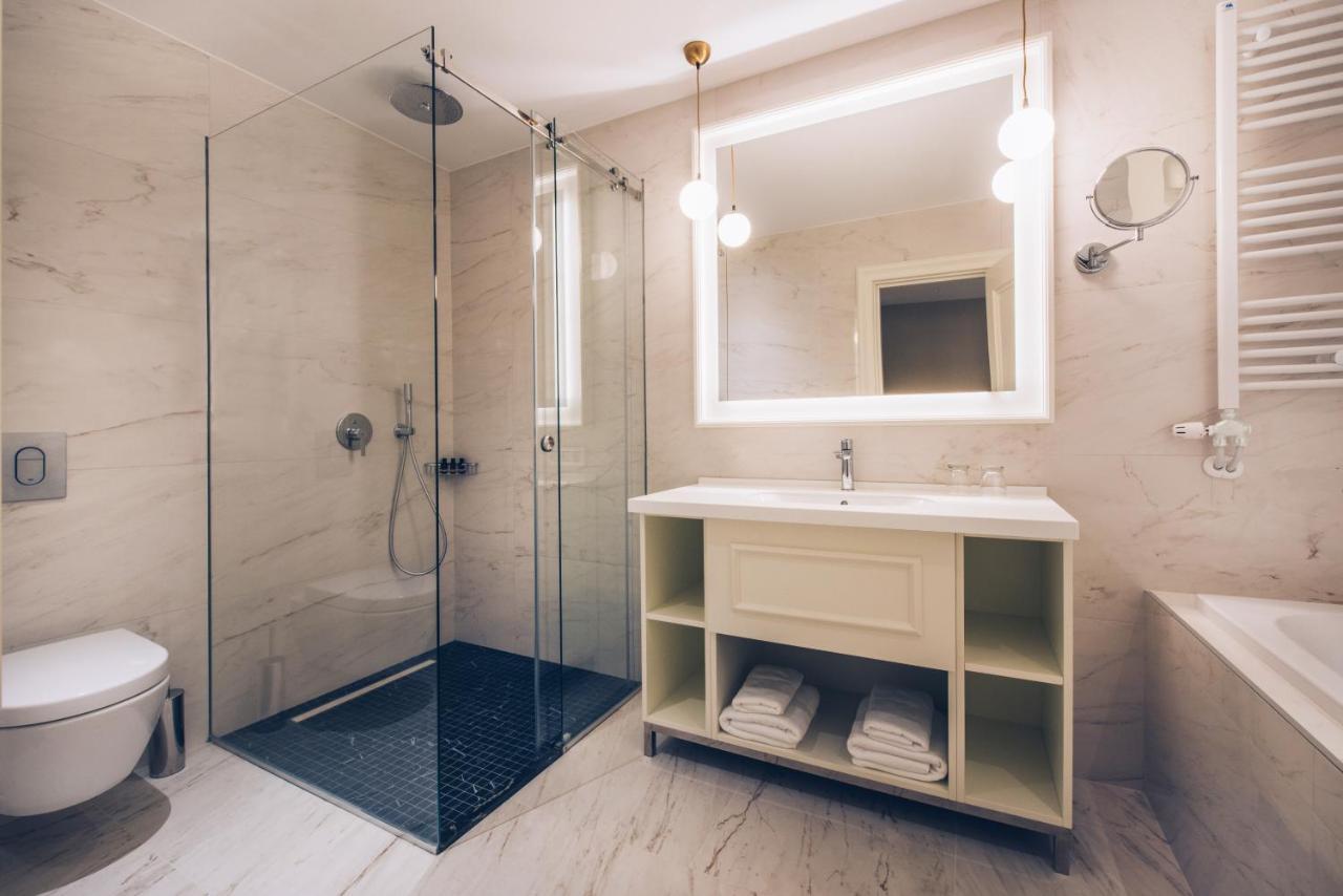Jadran Deluxe room with Garden