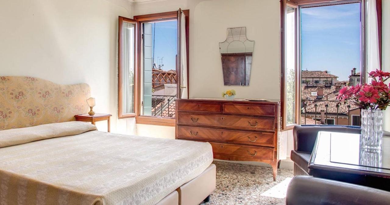 Doppel-/Zweibettzimmer mit Kanalblick