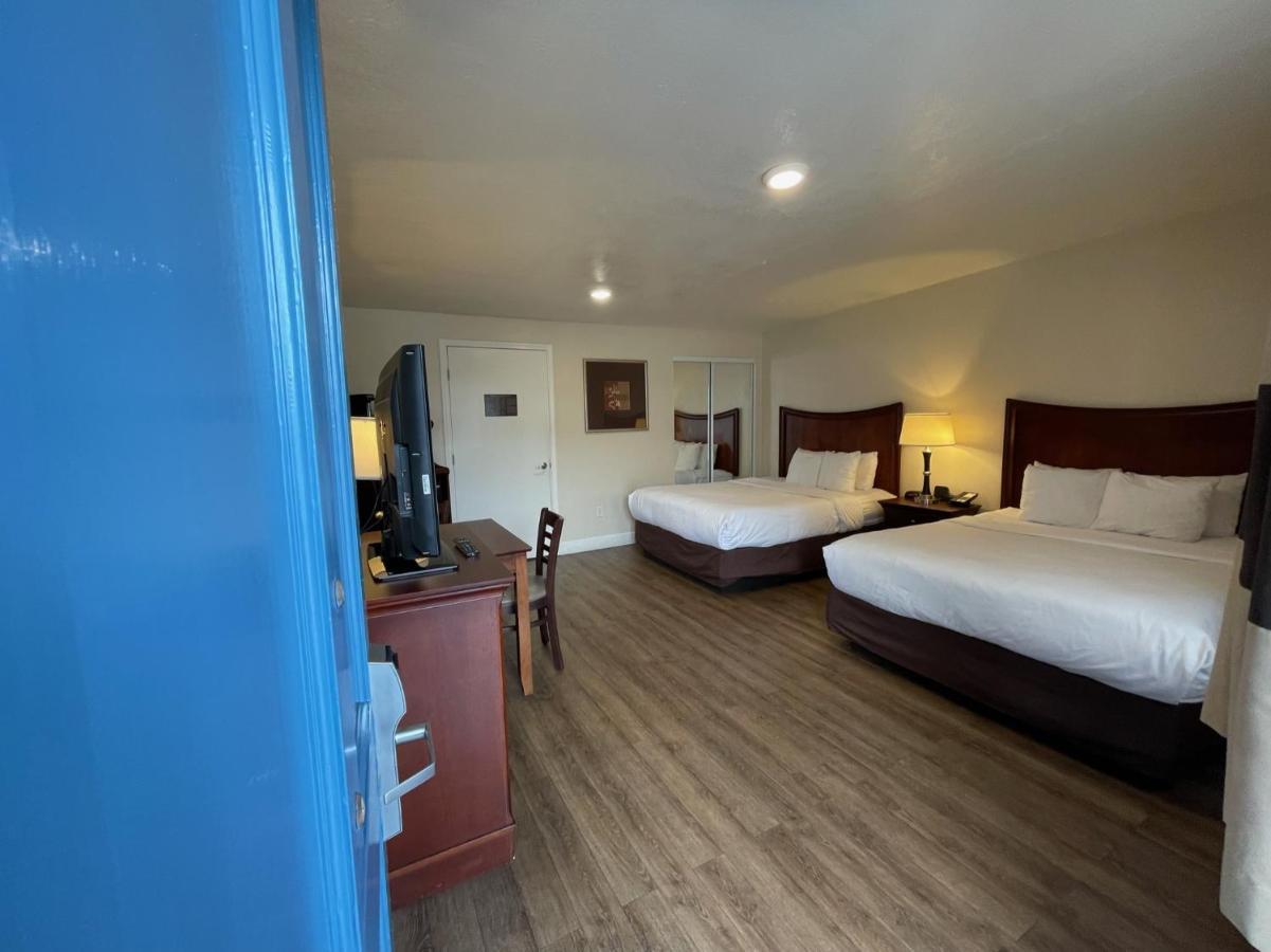 Queen Room Two Queen Beds Accessible or Non-Smoking