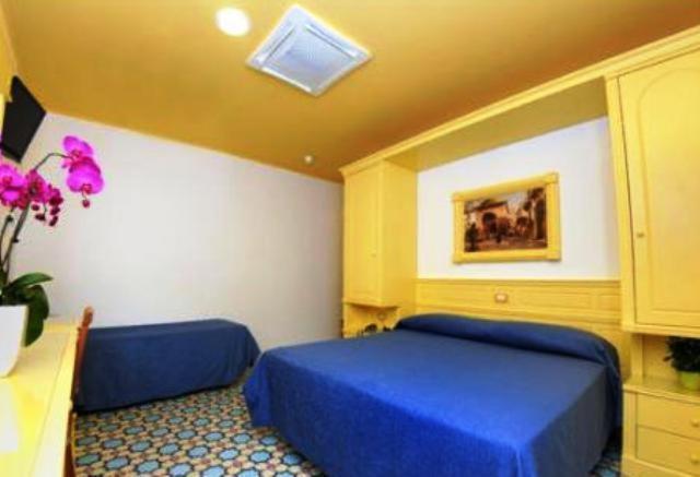 Quarto com Cama de Casal ou 2 de Solteiro