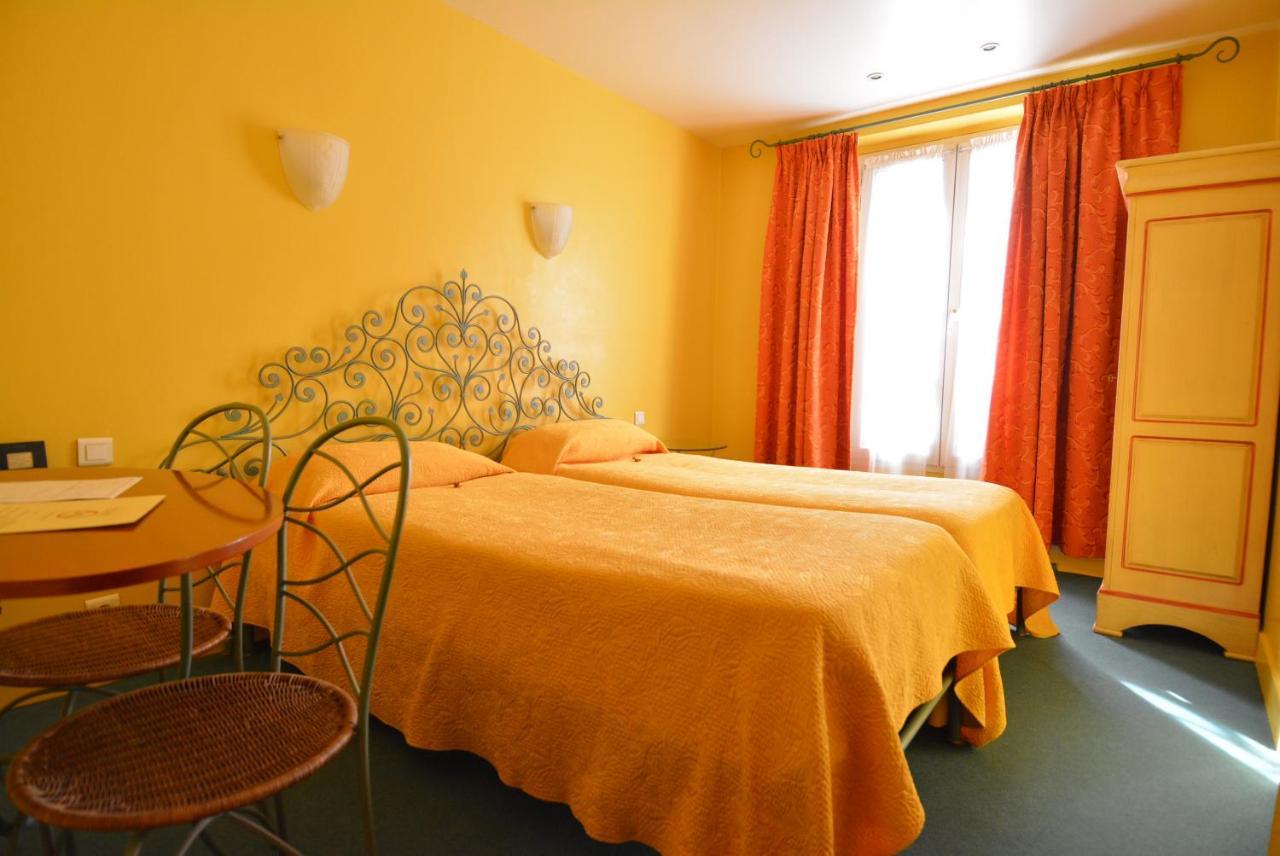 Twin Room with private shower and WC