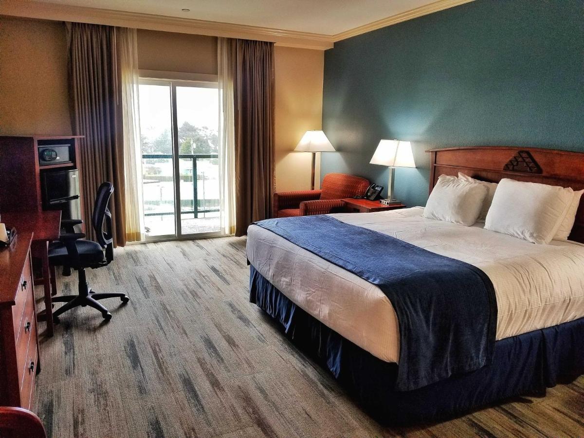 Deluxe King Room Balcony Ocean View