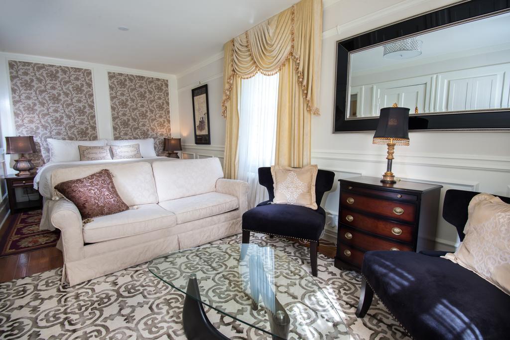 Superior King Suite