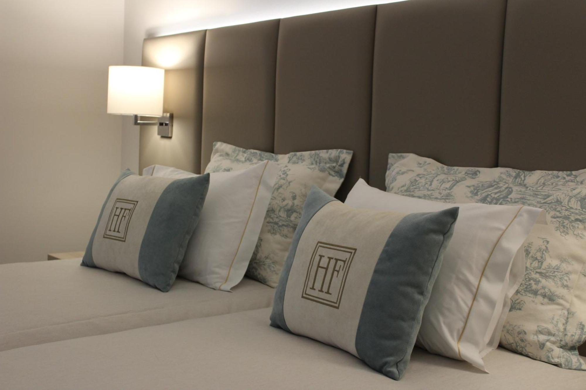 Quarto com Cama de Casal ou 2 de Solteiro