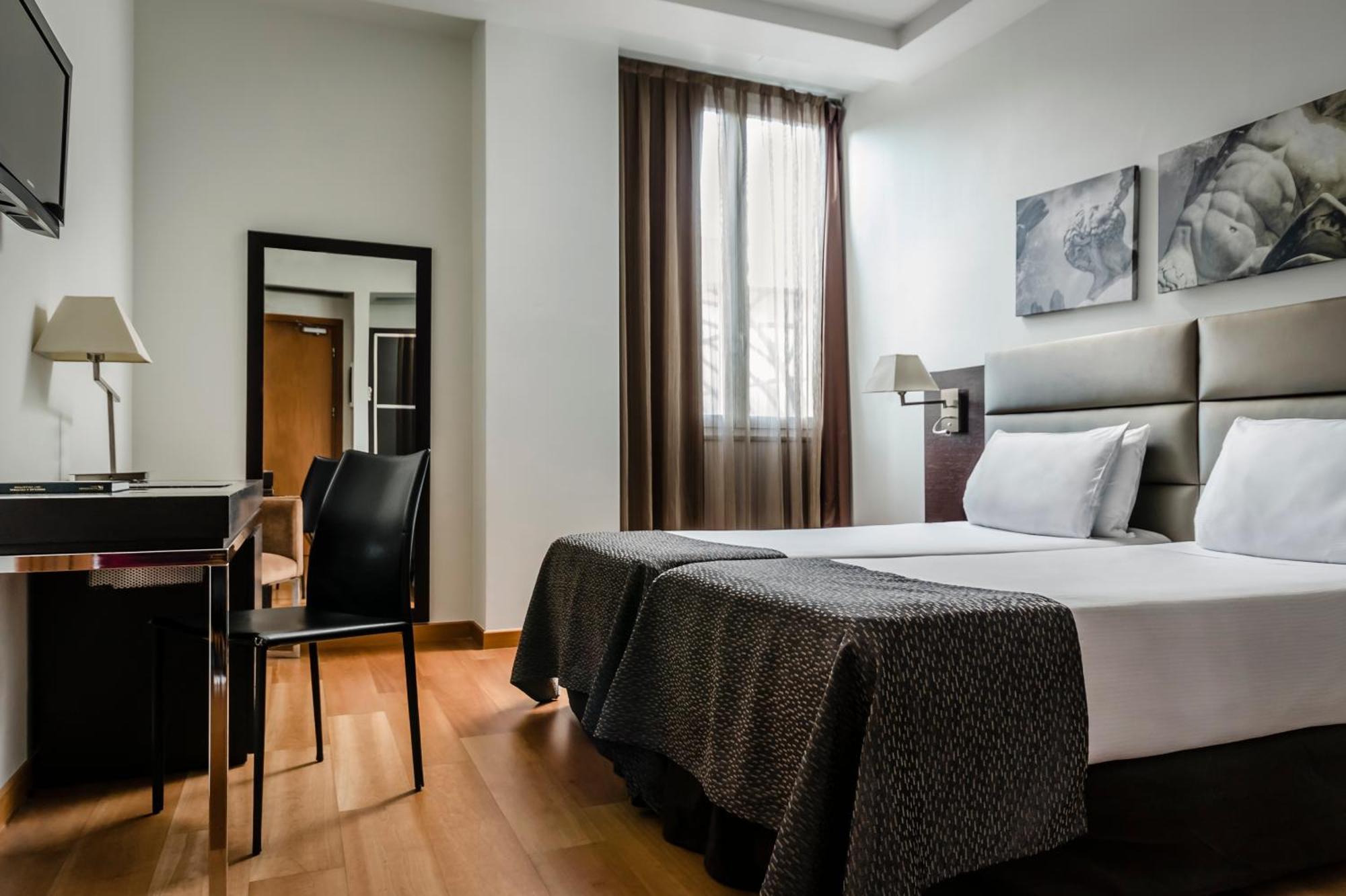 Quarto com Cama de Casal ou 2 de Solteiro