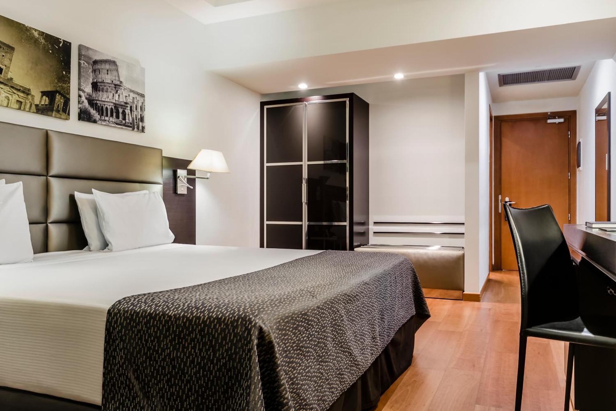 Quarto com Cama de Casal ou 2 de Solteiro e Terraço