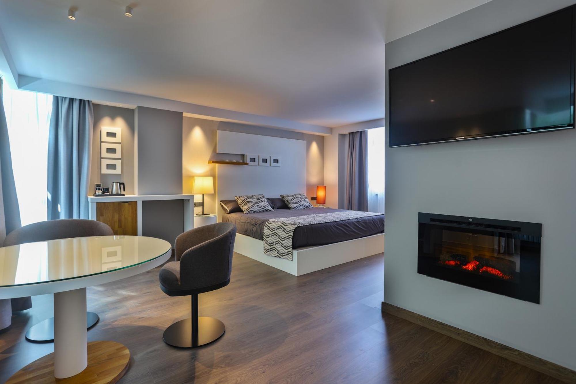 Jr Suite with Mountain View hot tub and Spa Access,1212244435:JPEG