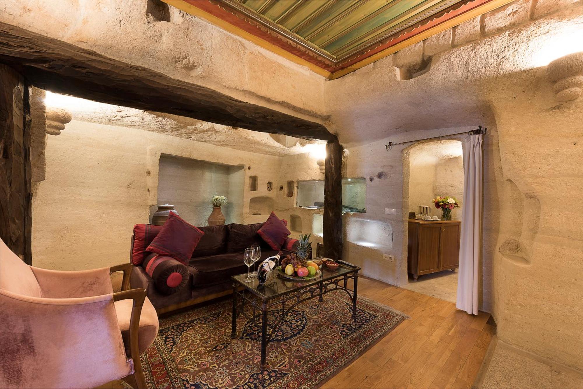 Habitación con cama extragrande.