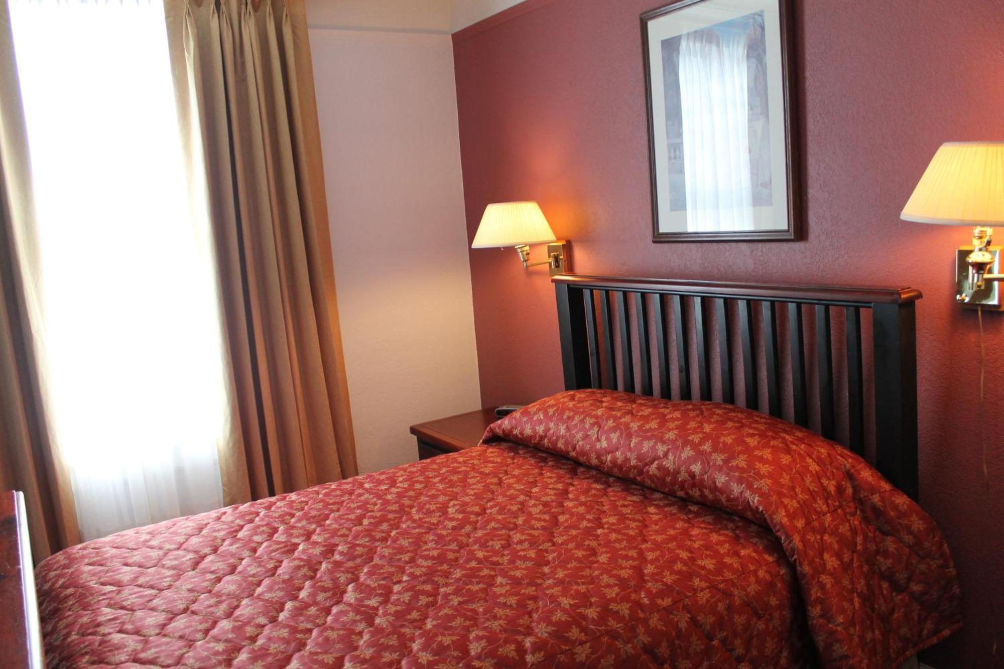 Petite Room