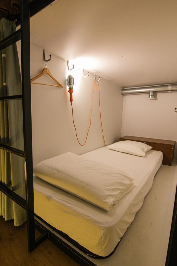Cama em Dormitório Feminino com 6 Camas