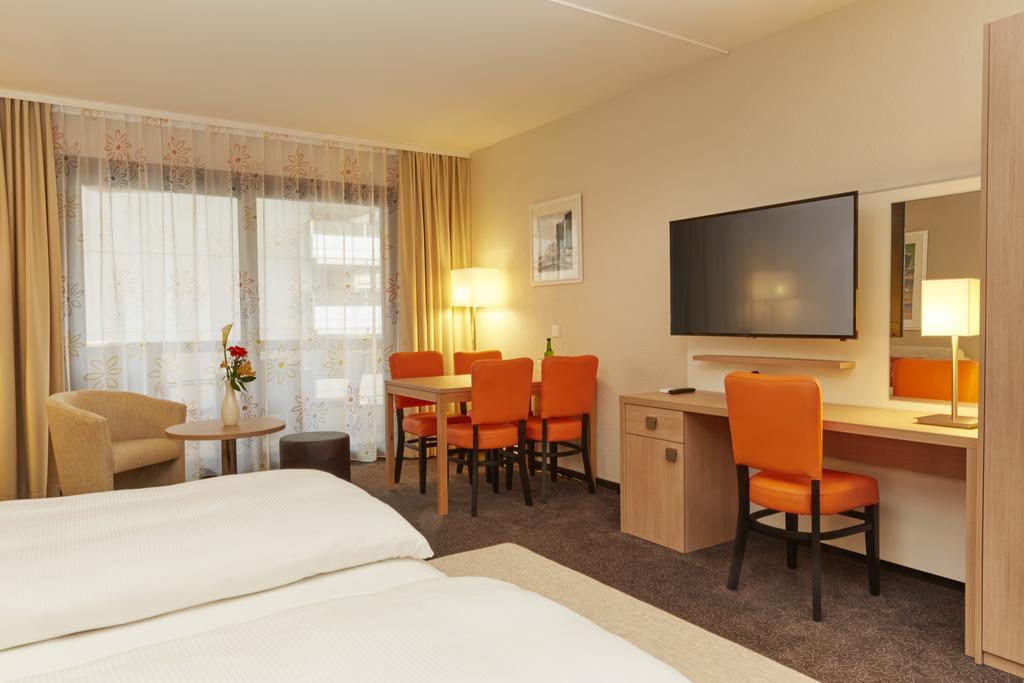 Superior Double Room with Lateral Lake View,126399531:JPEG