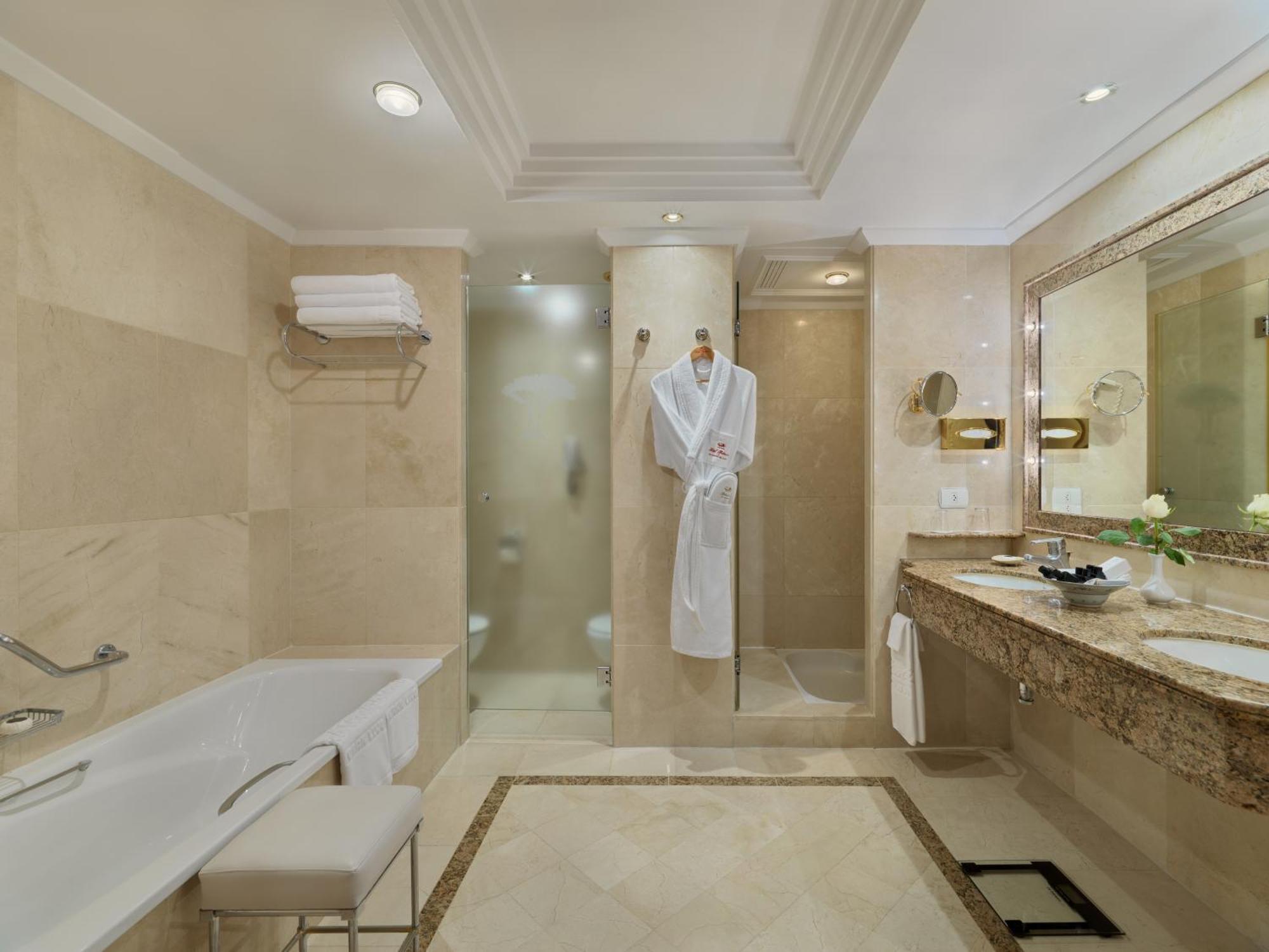 Ambassador Junior Suite with Spa View (1+1)