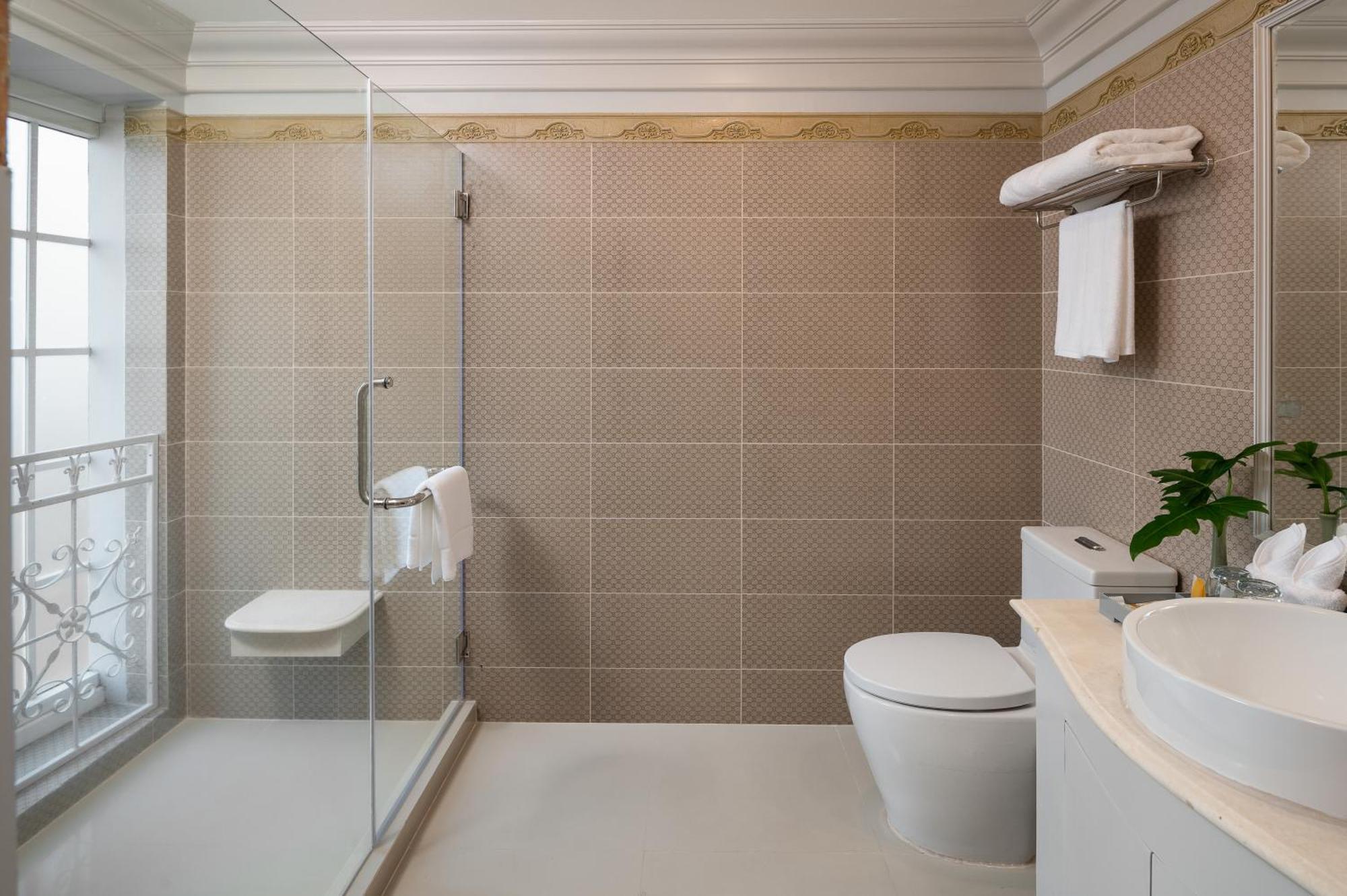 Habitación Doble Ejecutiva esquinera con cama grande