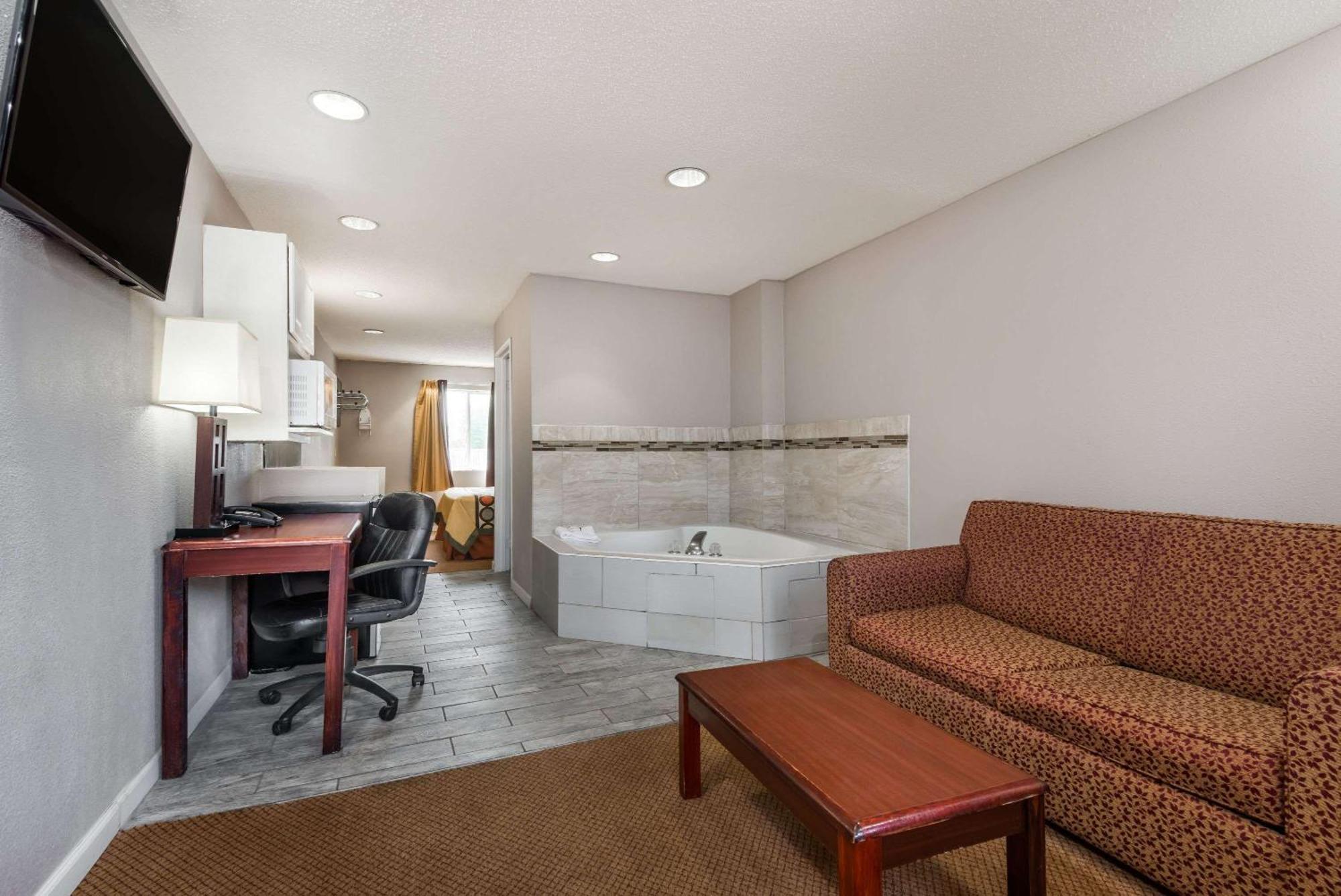 King Suite Jetted Tub Non-Smoking