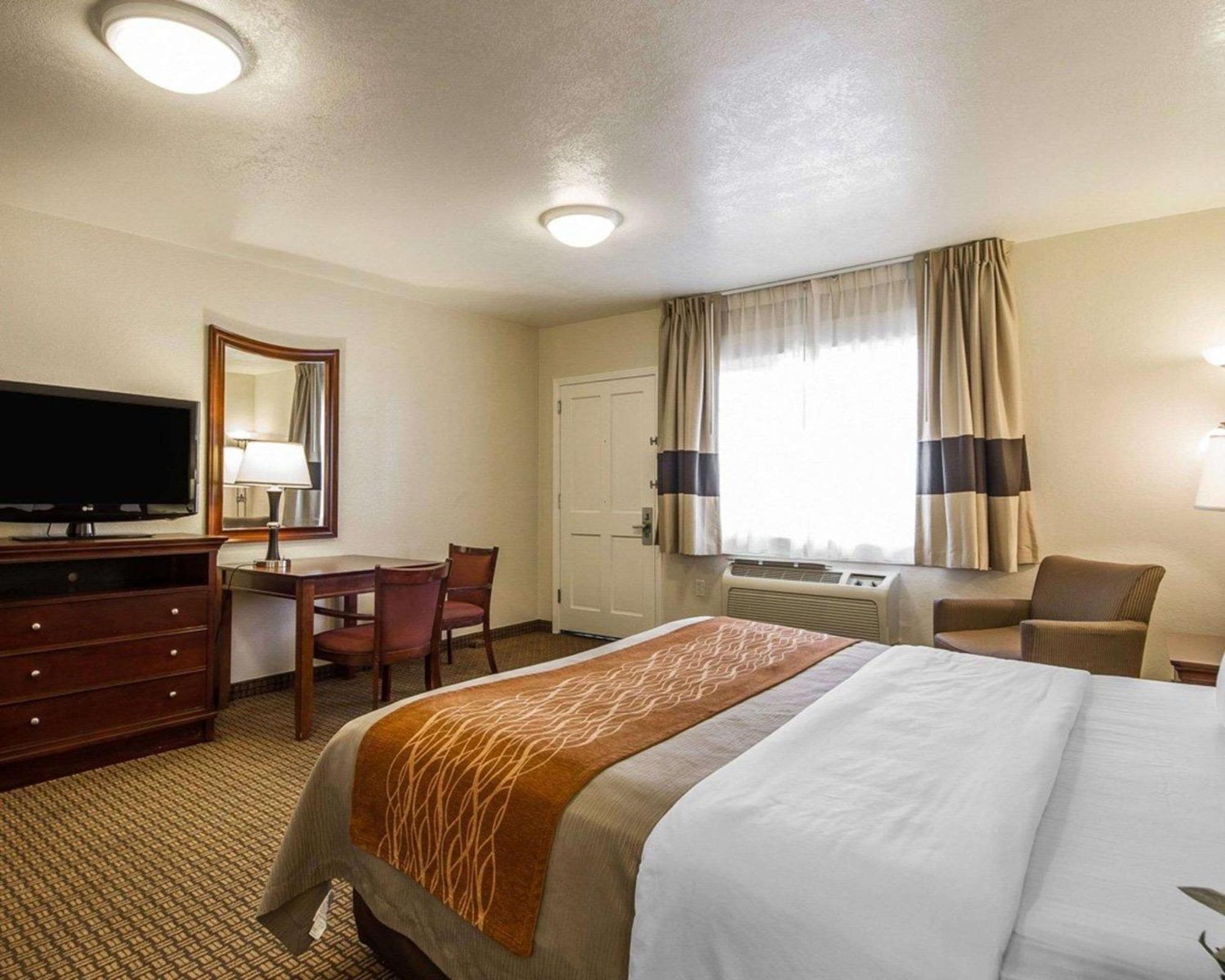 King Room Accessible or Non-Smoking