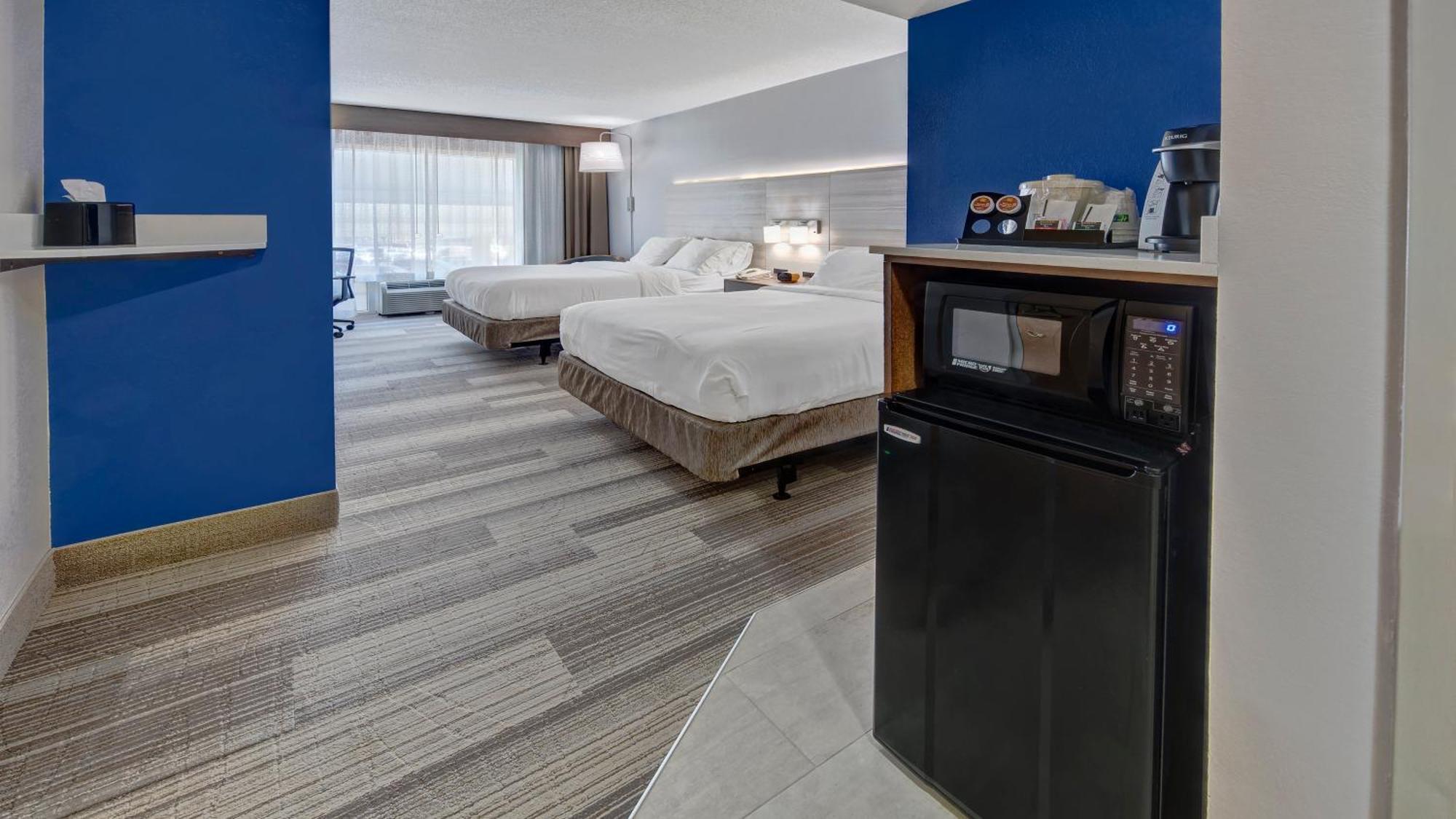 Standard Queen Room Two Queen Beds