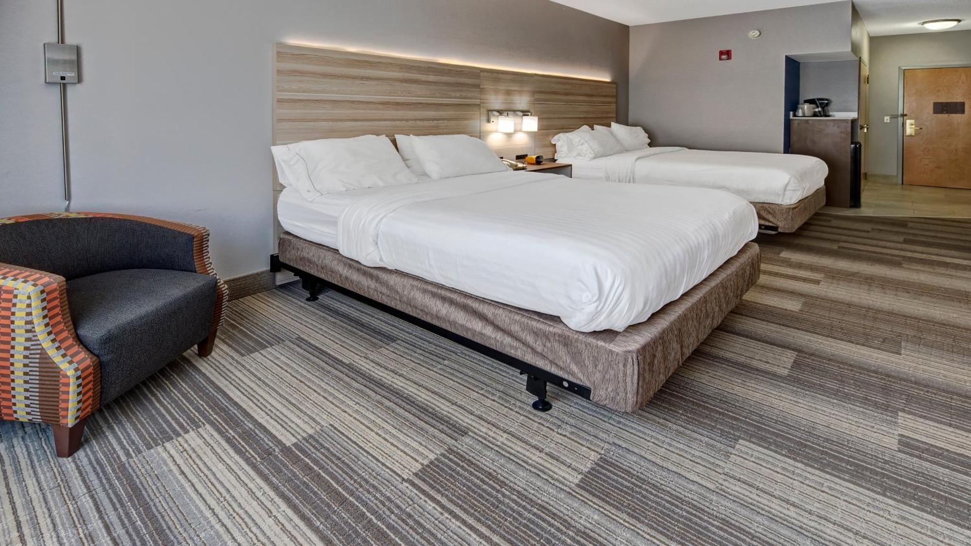 Standard Queen Room Two Queen Beds