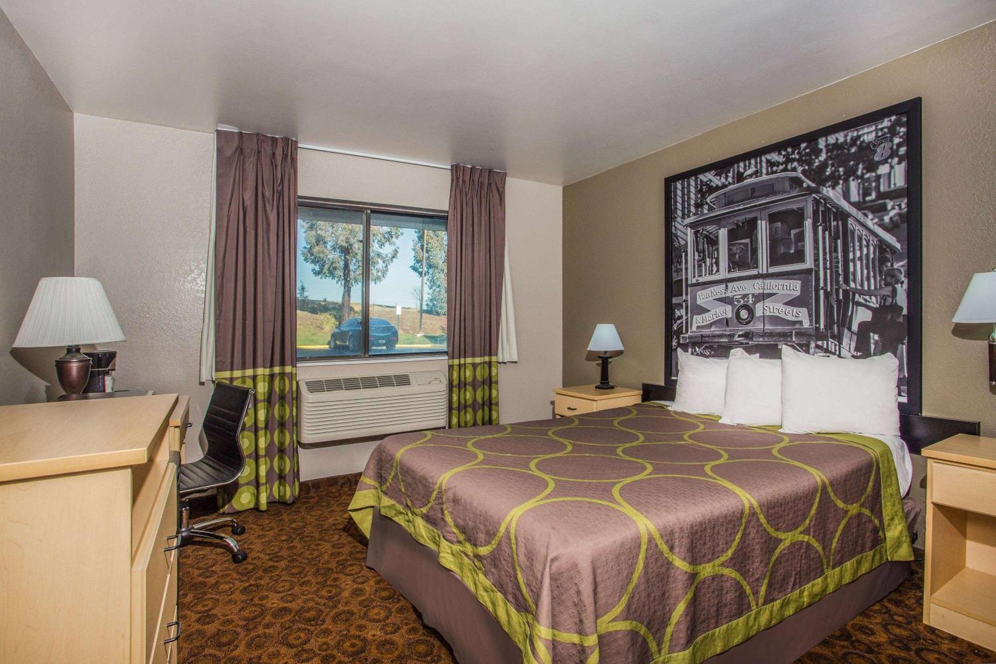Queen Room Mobility or Hearing Access Non-Smoking