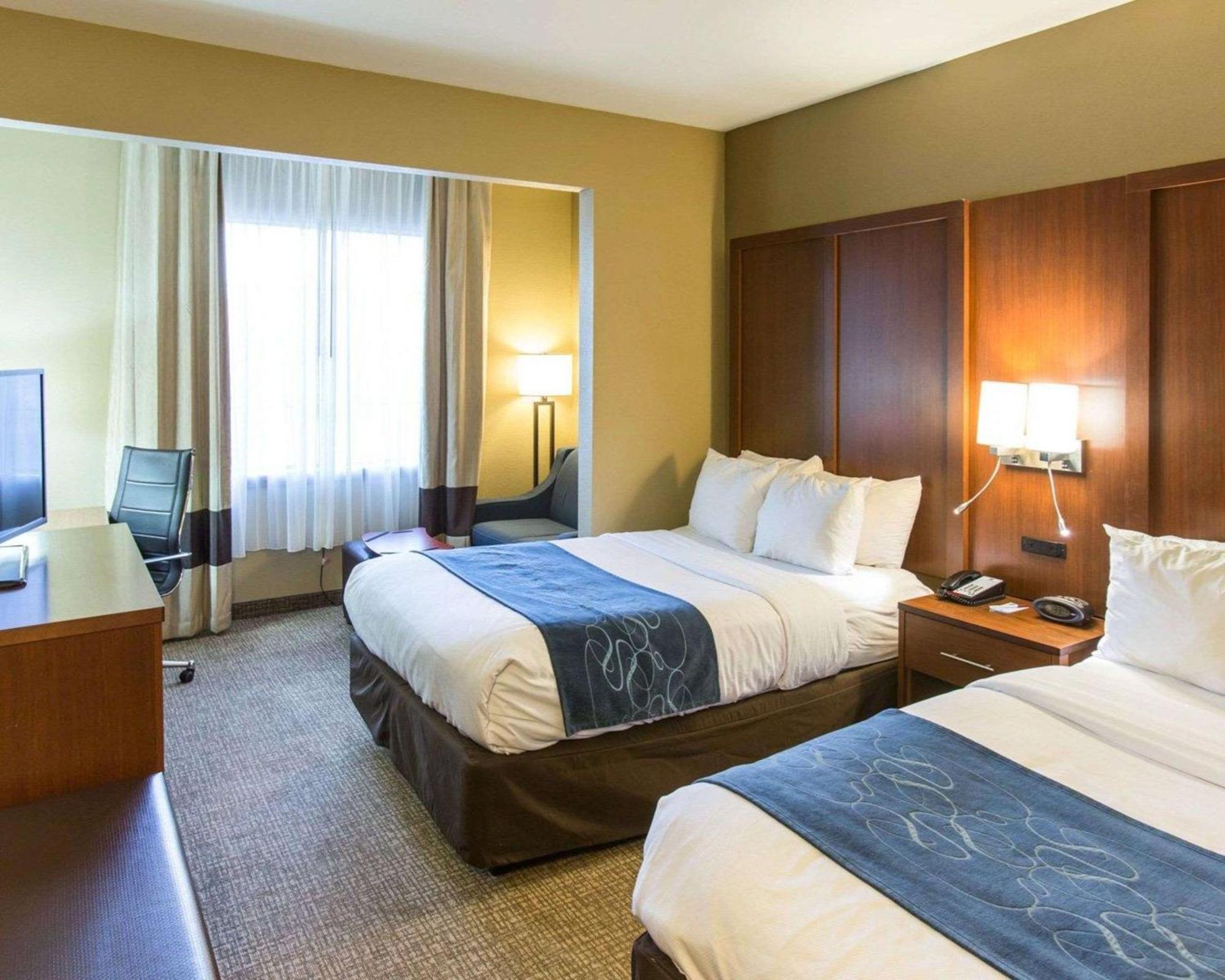 Double Suite Two Double Beds Non-Smoking