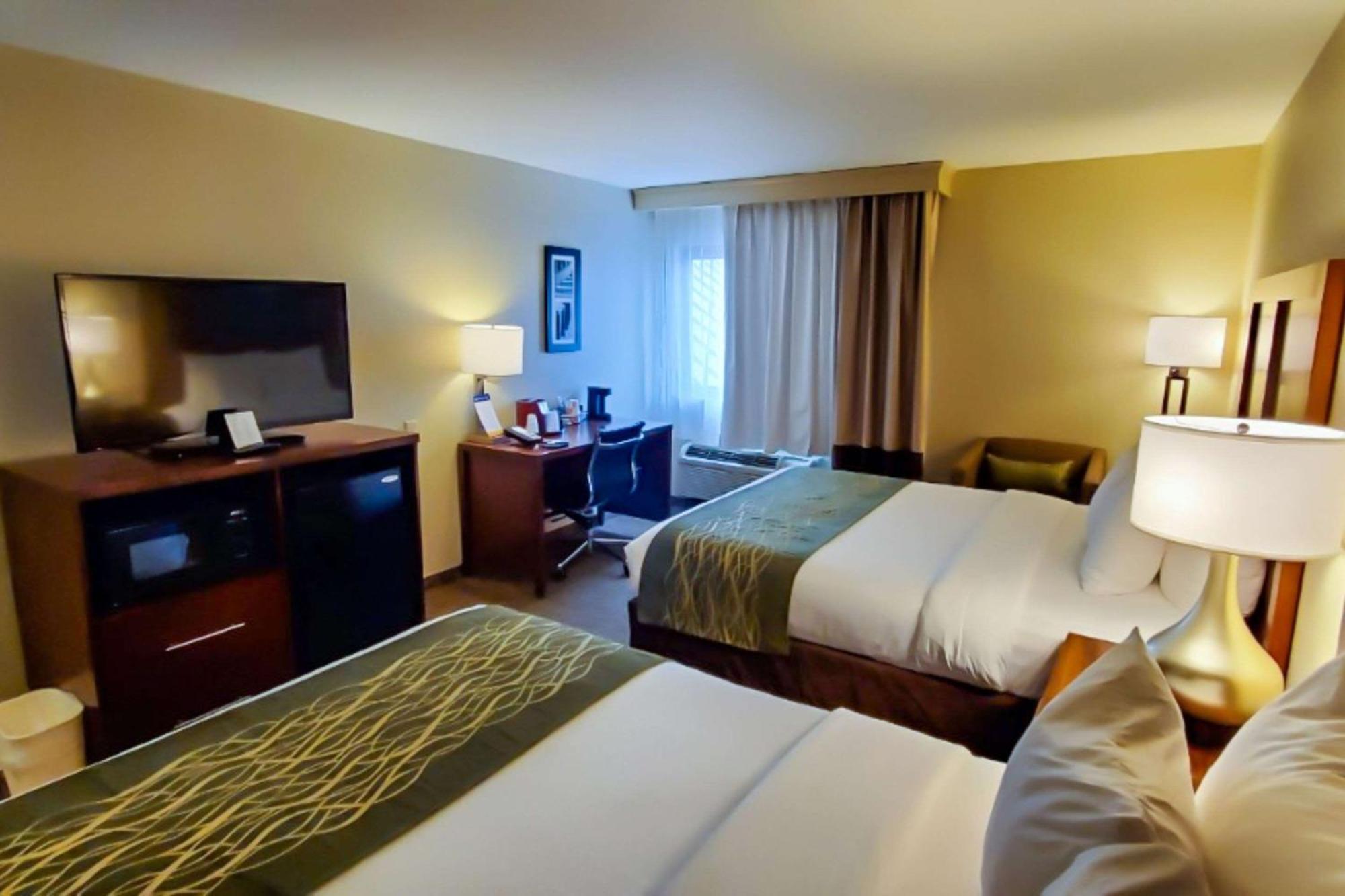 Queen Room with Two Queen Beds - Non-Smoking,1278462691:JPEG
