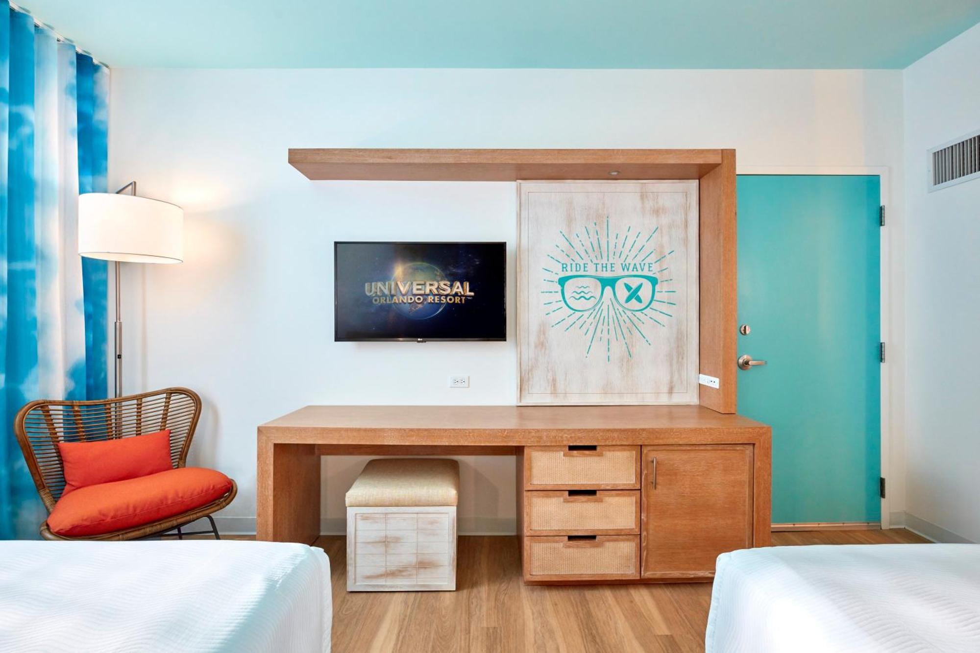 Quarto Standard com Vista da Piscina Acessível para Hóspedes com Deficiência Auditiva - (inclui Entrada Antecipada no Parque*)