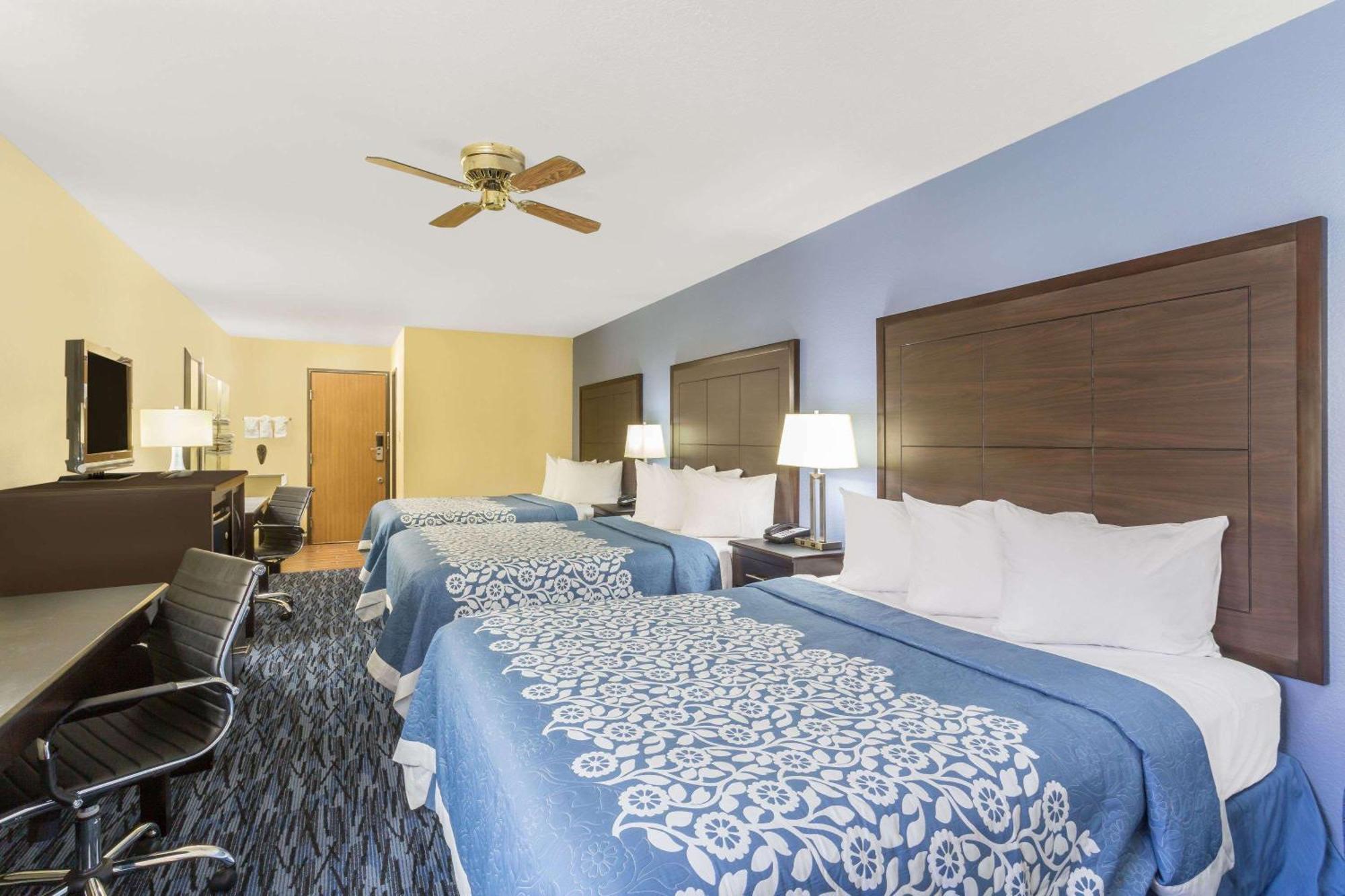 Queen Room Two Queen Beds Non-Smoking