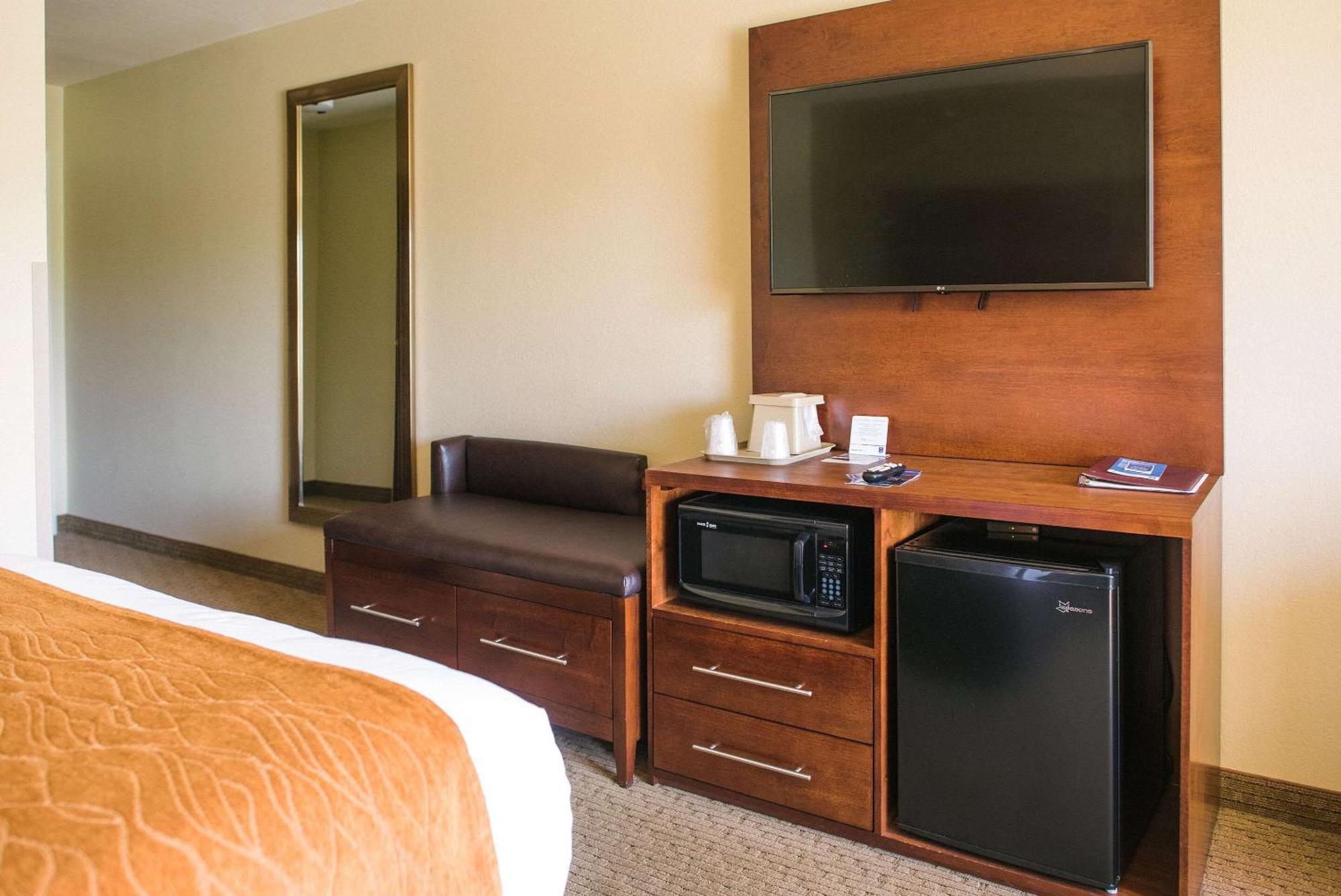 Queen Room Accessible or Nonsmoking