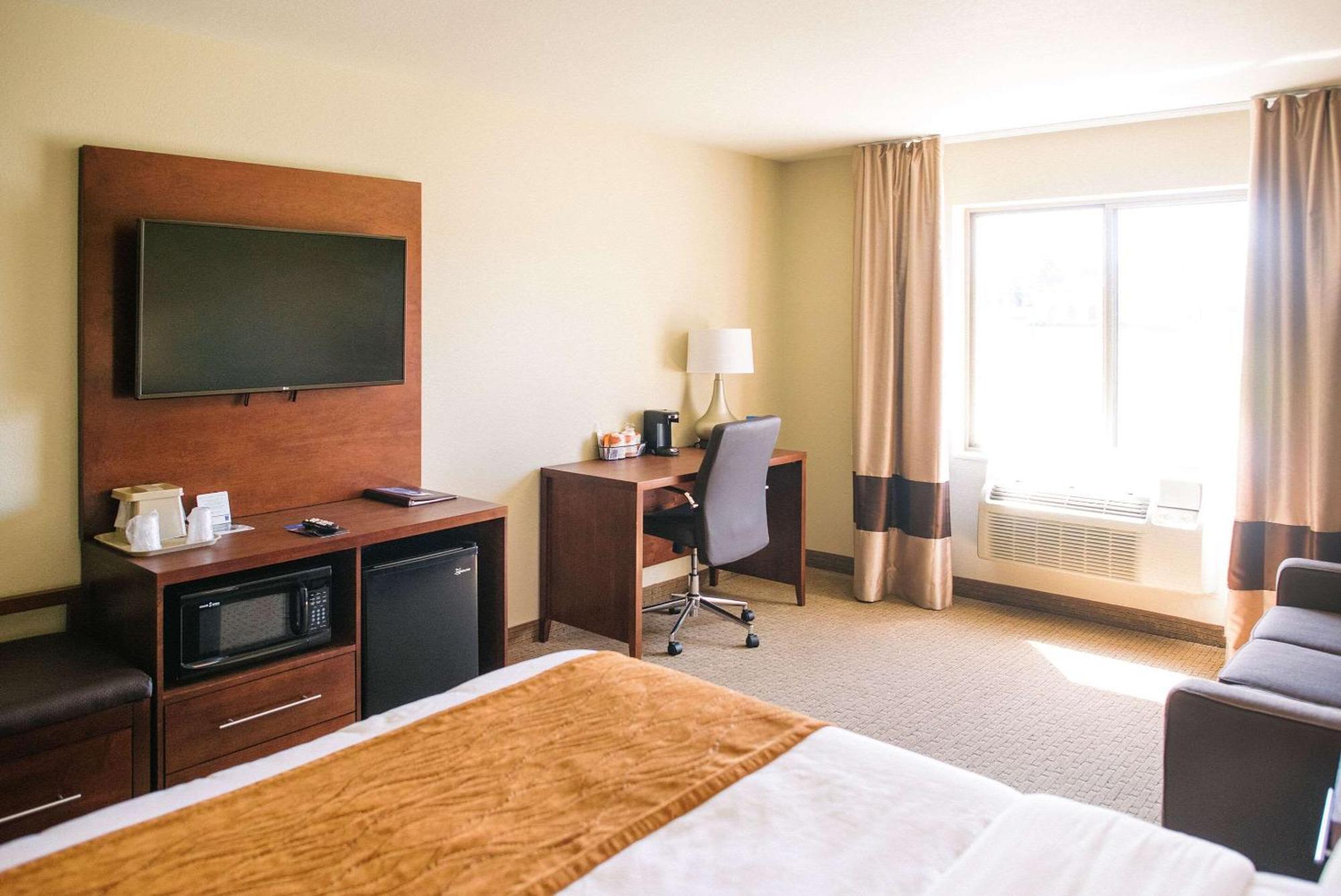 Queen Room Accessible or Nonsmoking