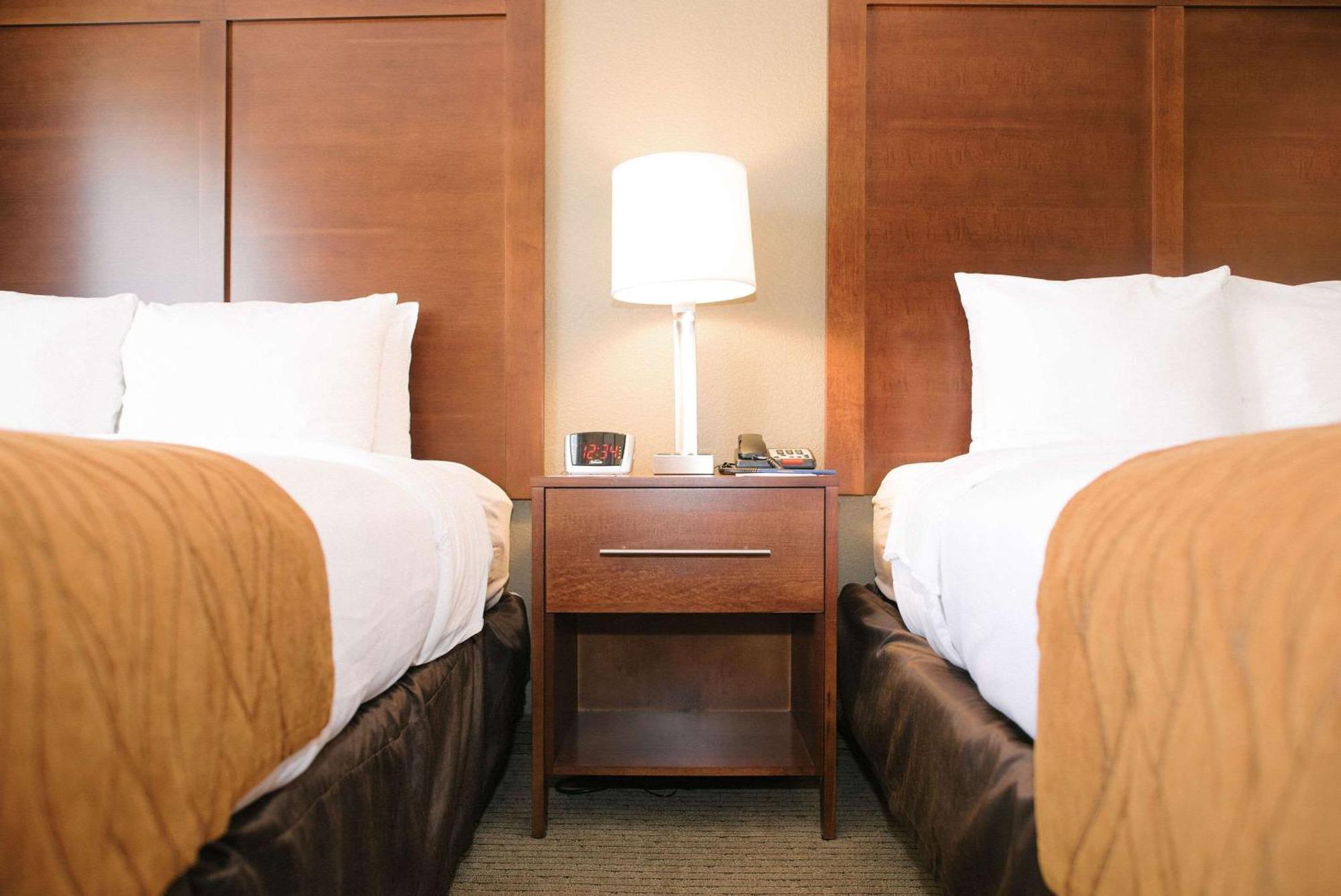 Queen Room Two Queen Beds Non-Smoking