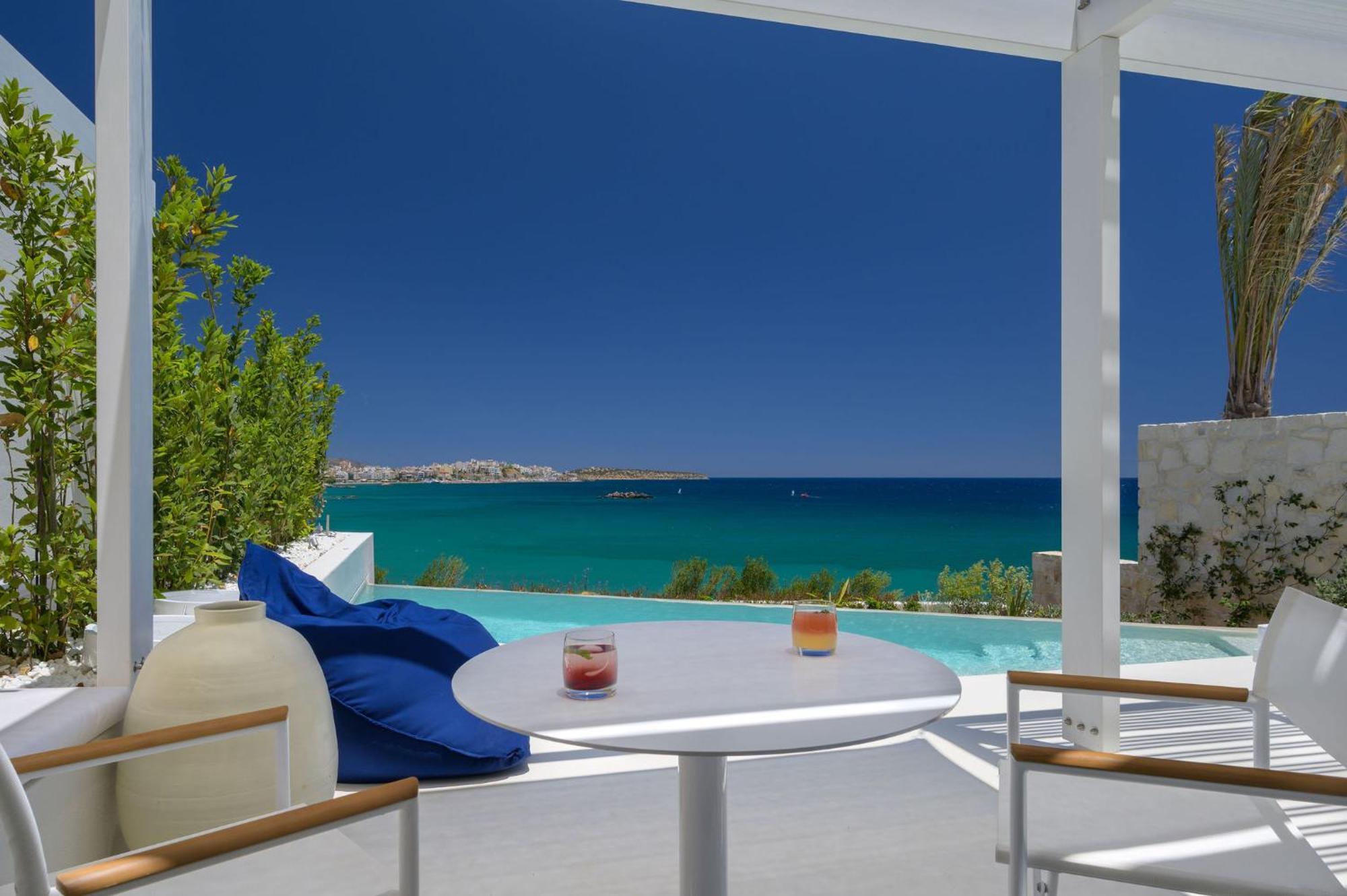 Front Sea View Grand Suite Private Heated Pool