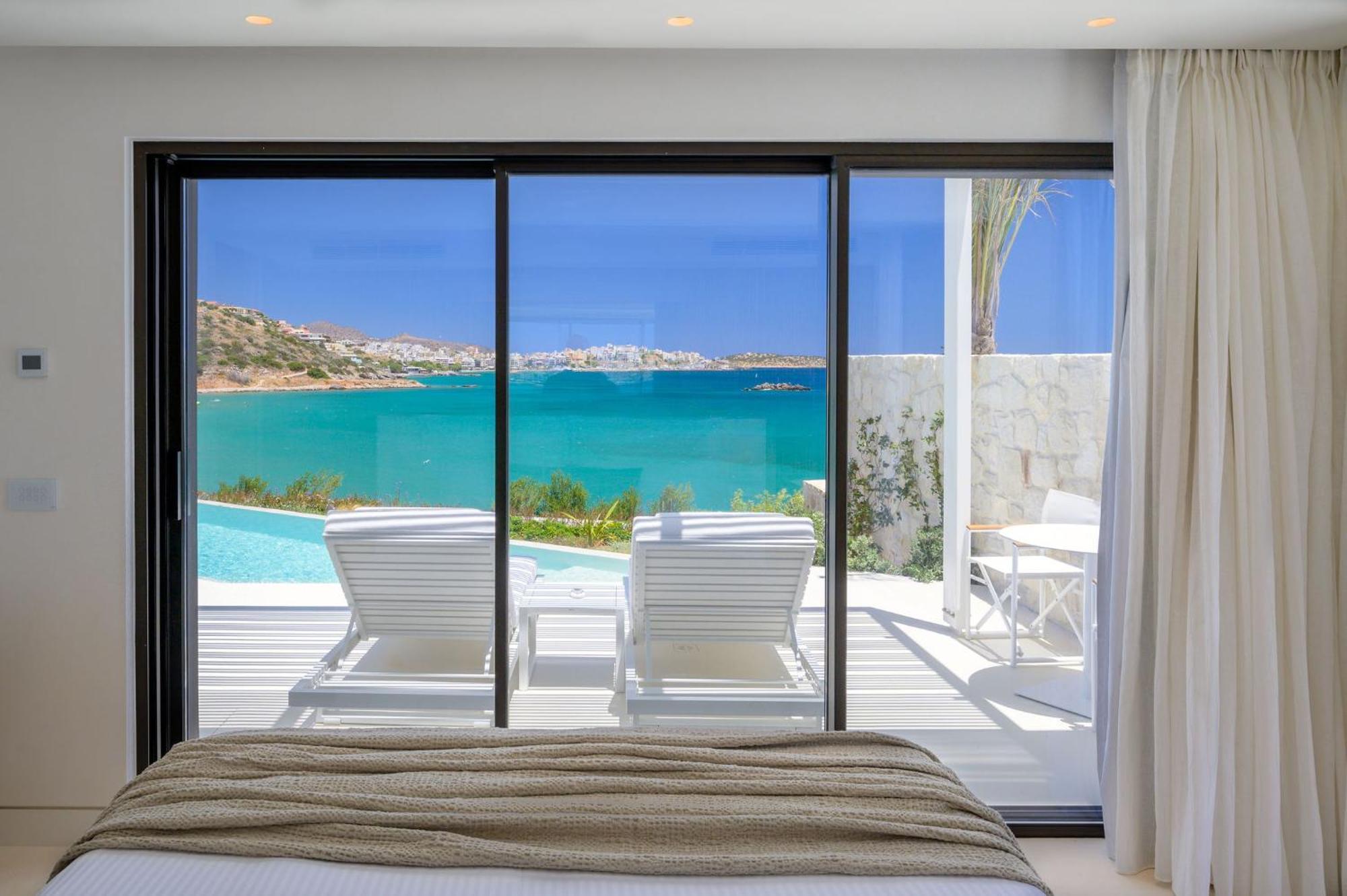 Front Sea View Grand Suite Private Heated Pool