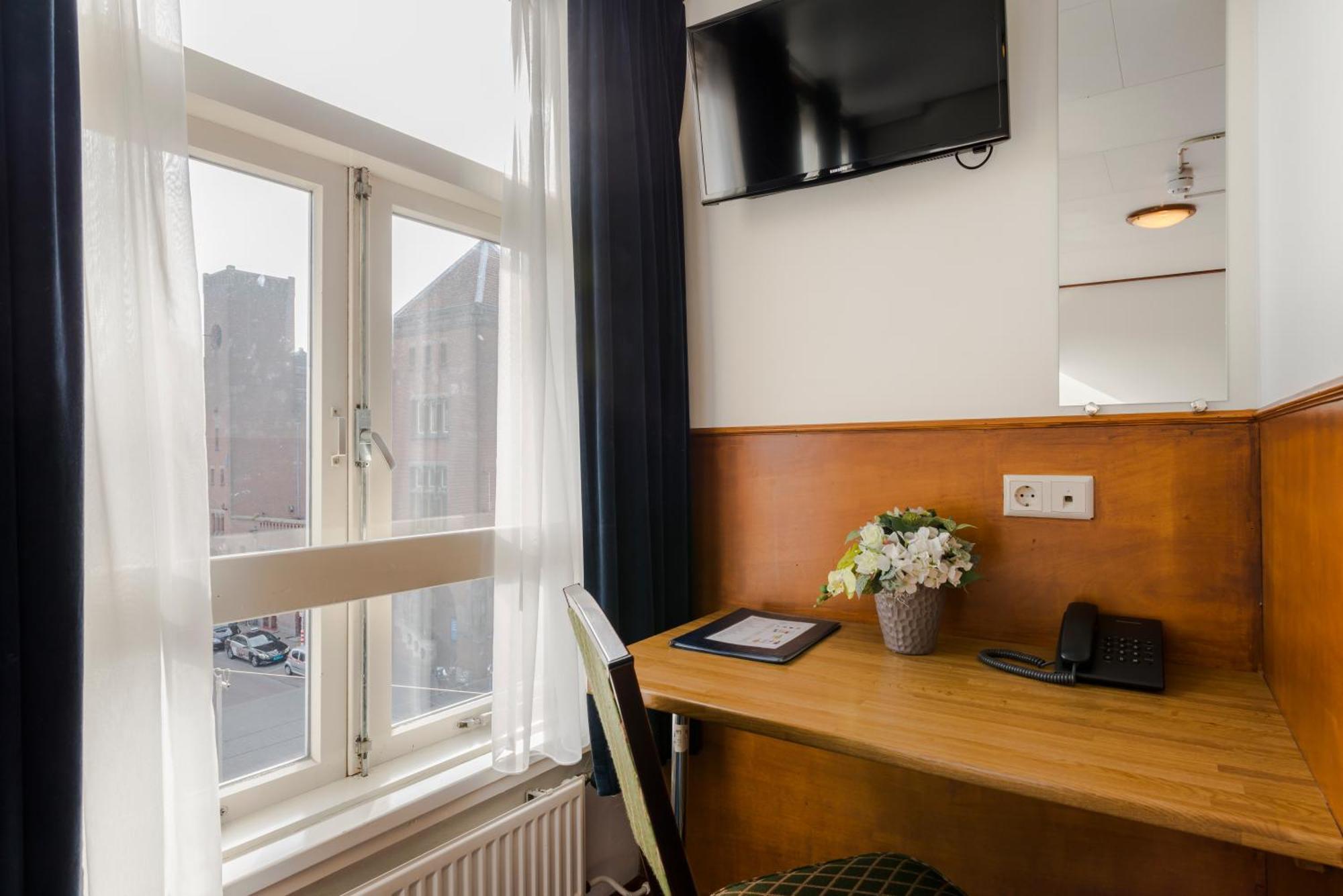 Twin Room with Private Bathroom