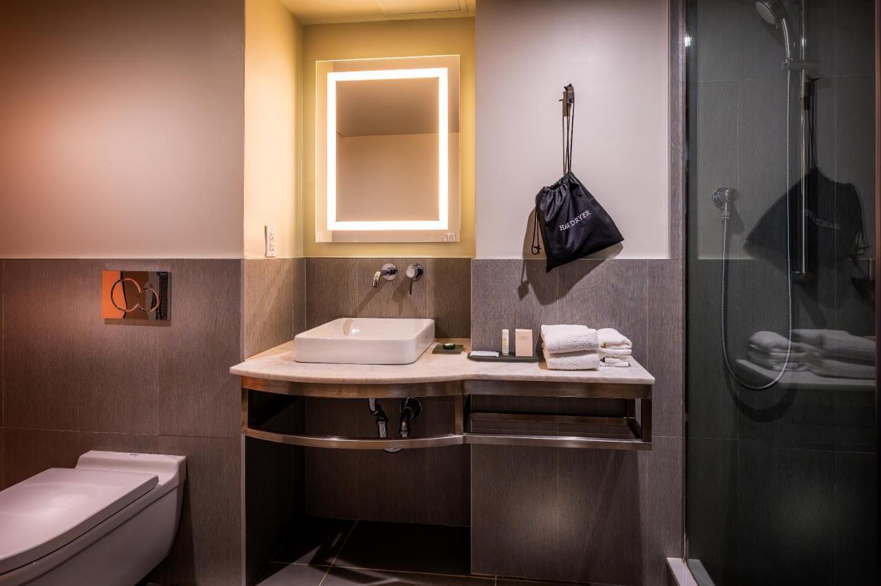 1 King Bed Premier Room Non-Smoking