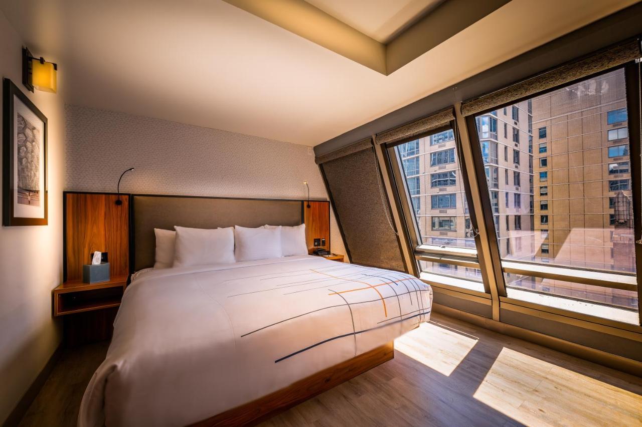 1 King Bed Premier Room Non-Smoking
