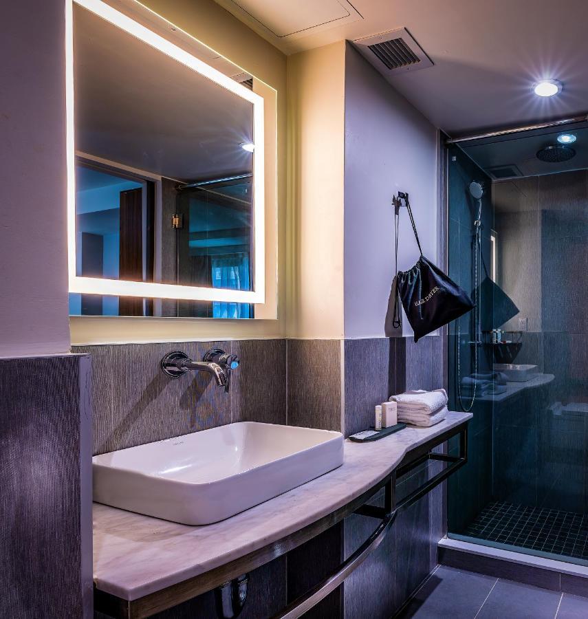 1 King Bed Premier Room Non-Smoking
