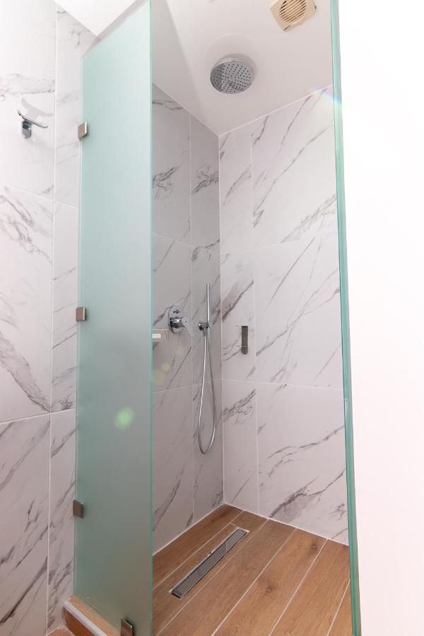 Twin Room Private Bathroom