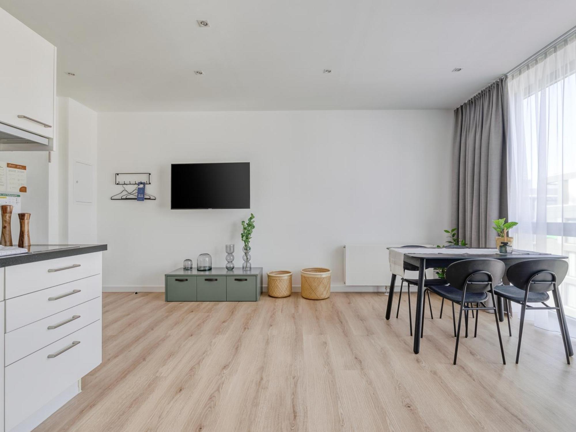 One-Bedroom Suite L